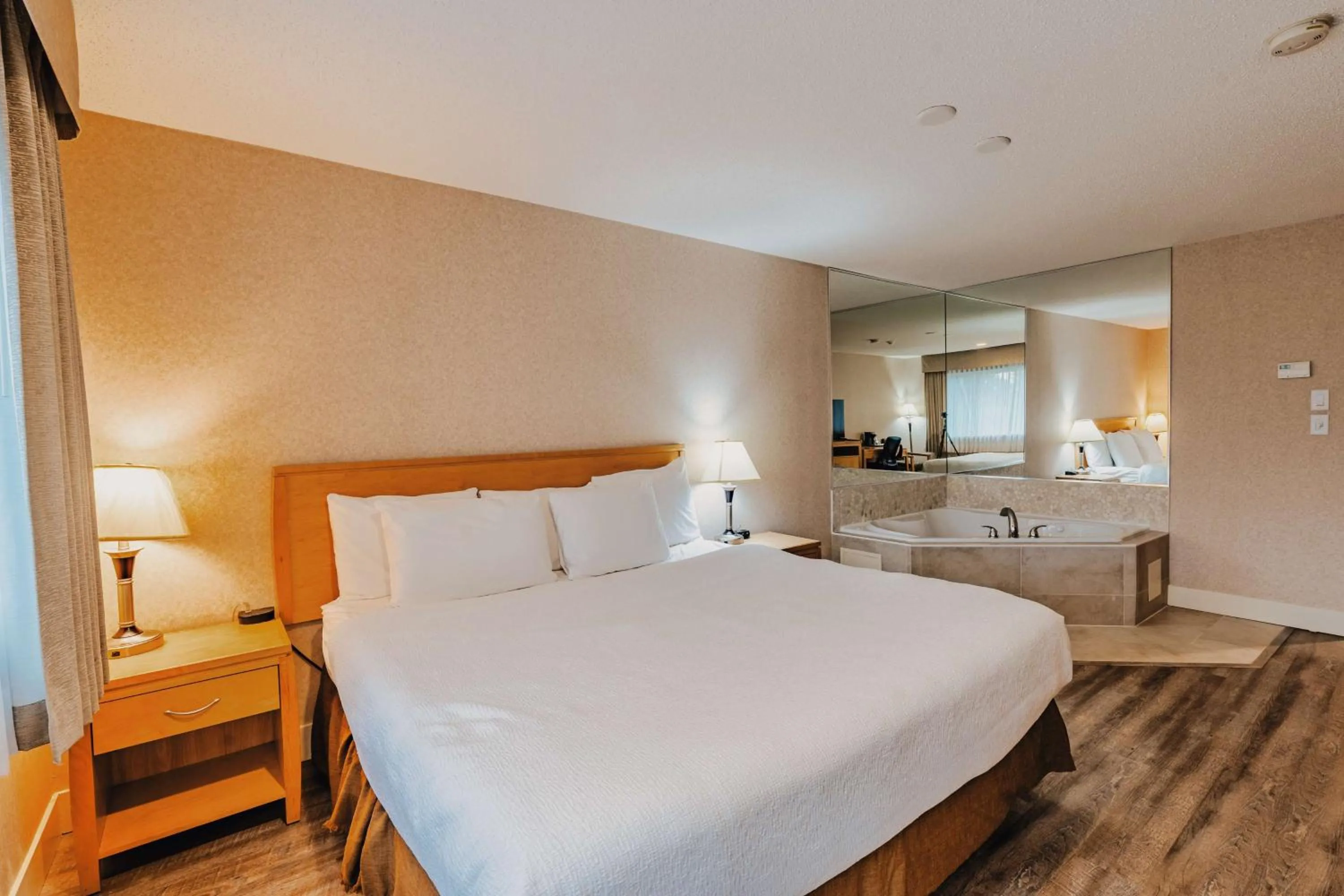Bedroom, Bed in SureStay Plus by Best Western Coquitlam