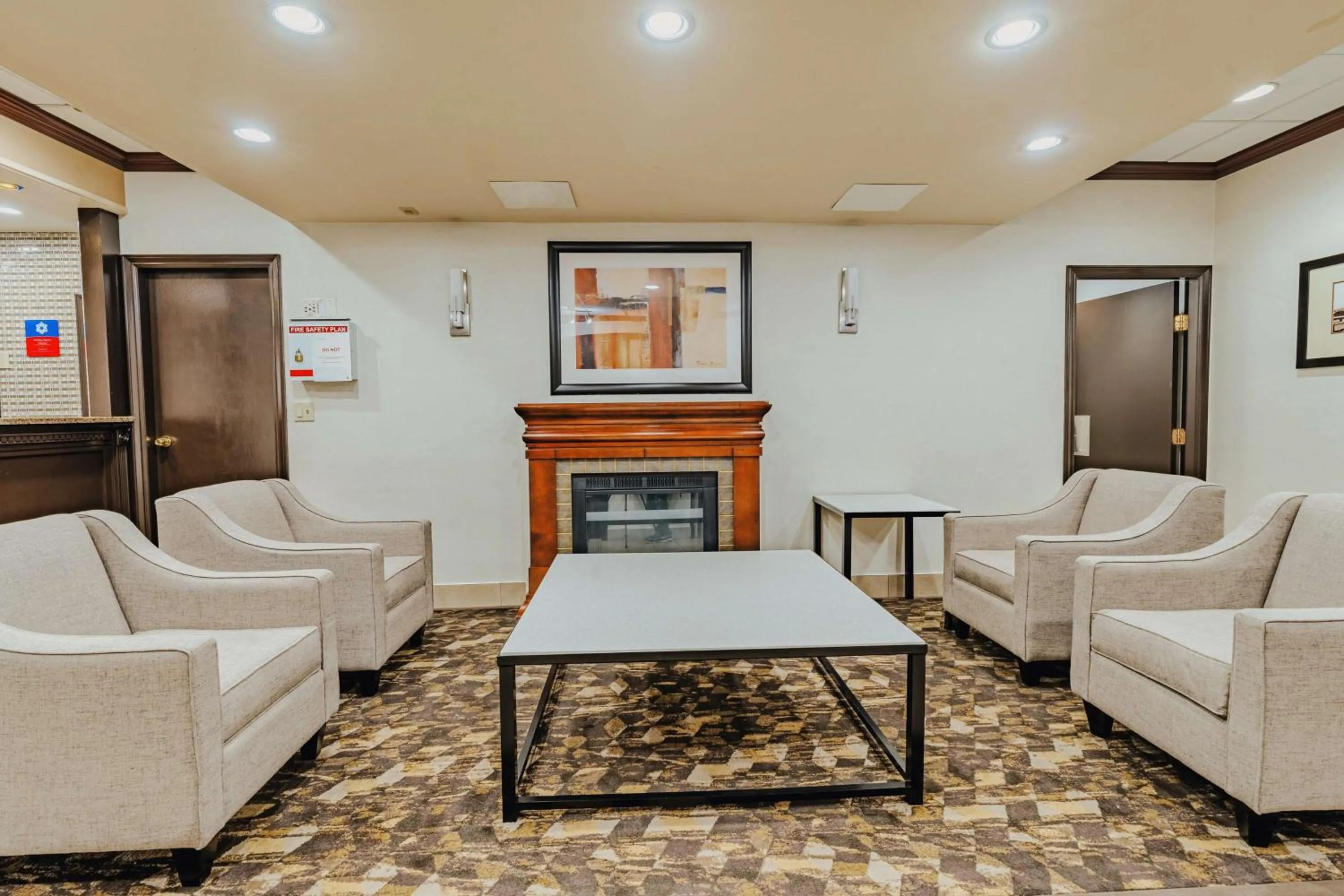 Lobby or reception in SureStay Plus by Best Western Coquitlam
