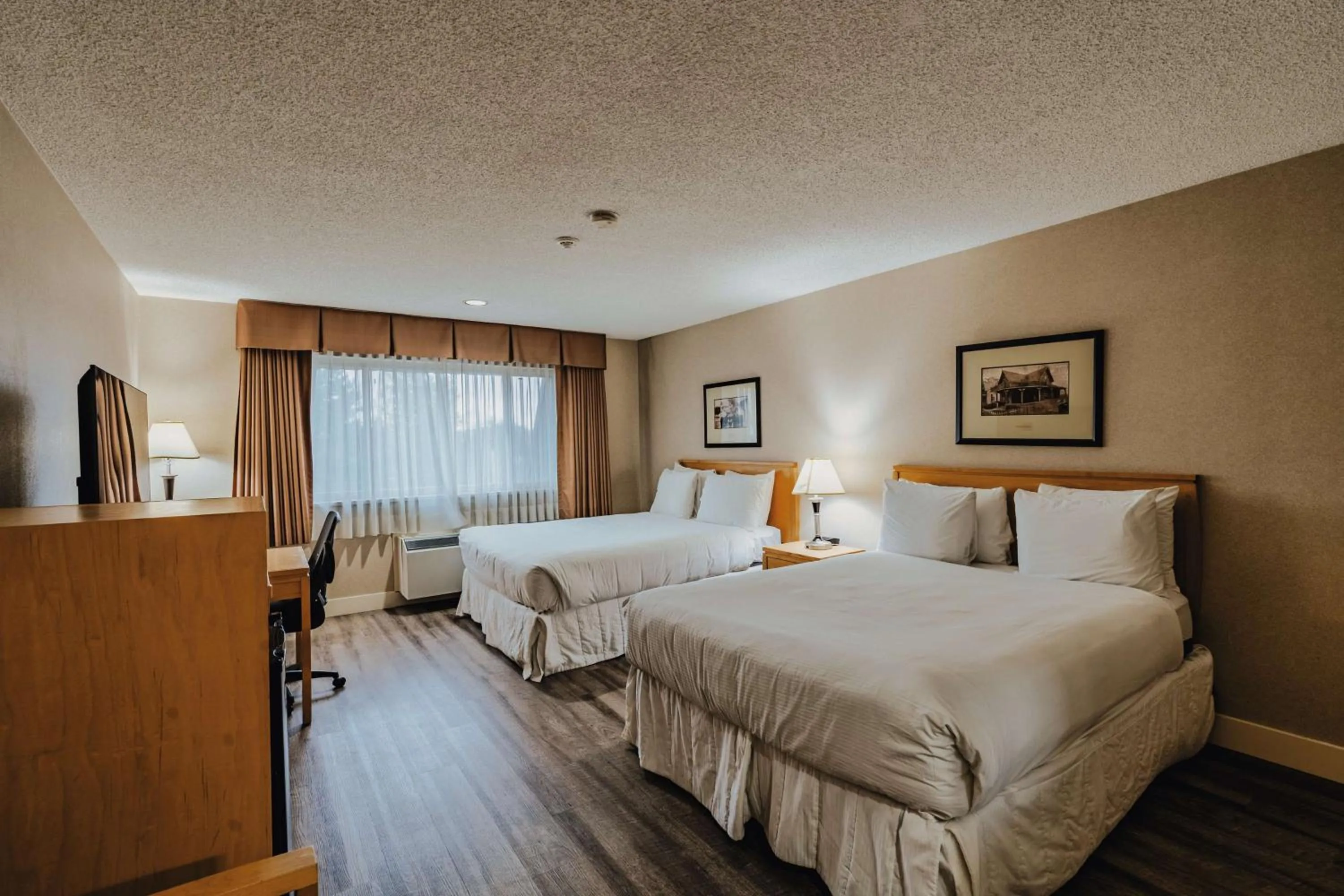 Bedroom, Bed in SureStay Plus by Best Western Coquitlam