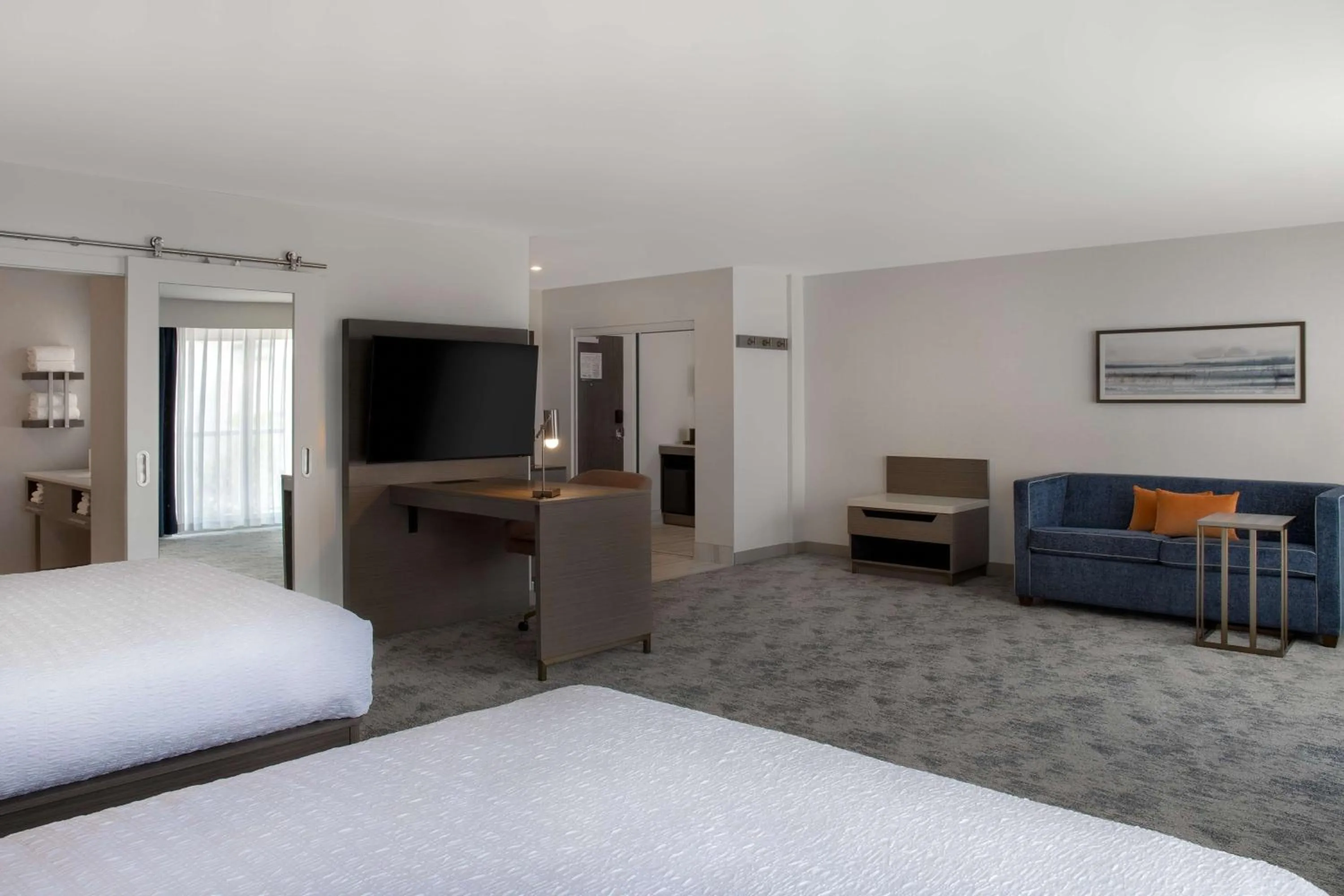 Living room, Bed in Hampton Inn By Hilton Winnipeg Downtown