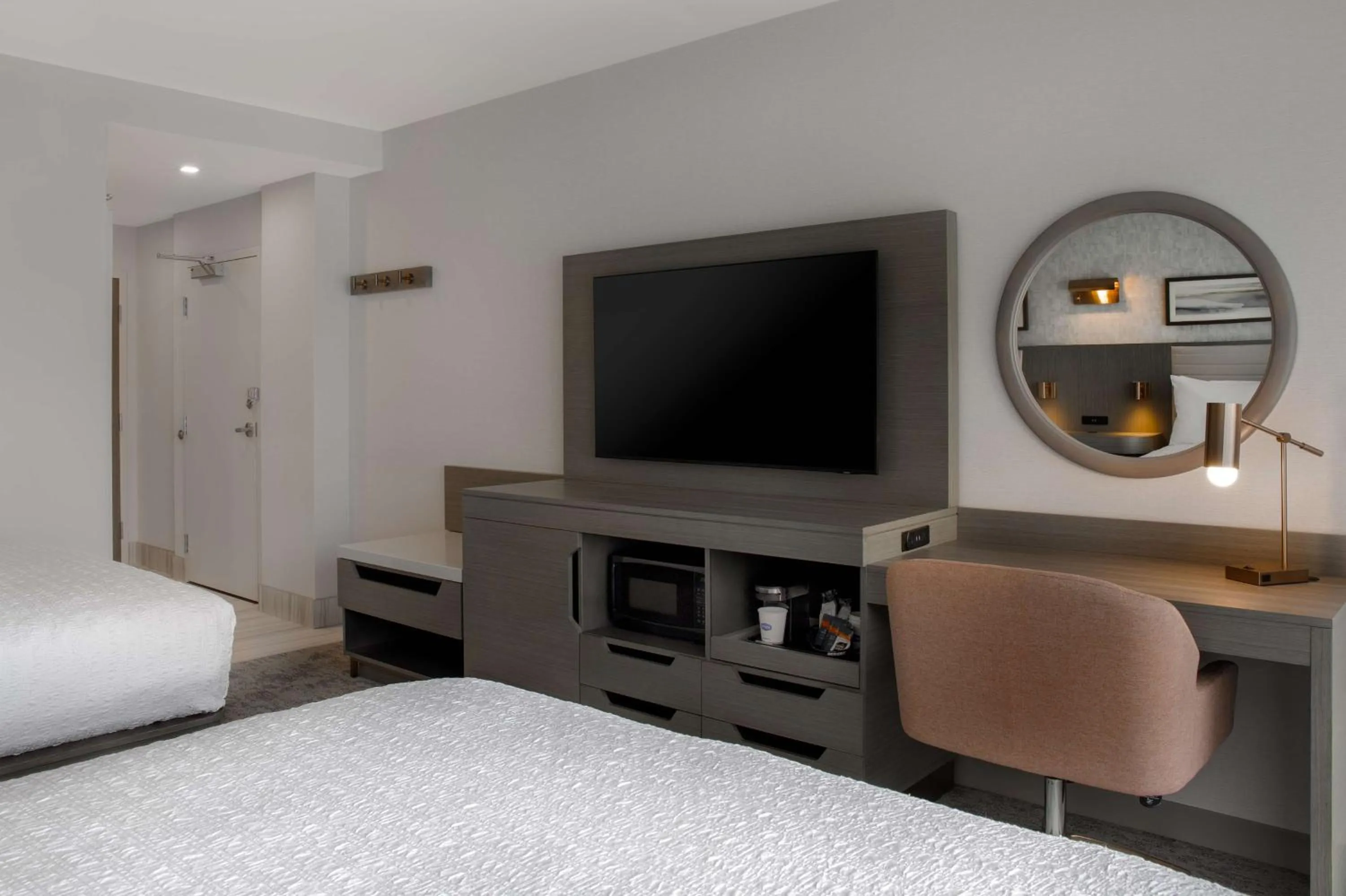 Bedroom, Bed in Hampton Inn By Hilton Winnipeg Downtown