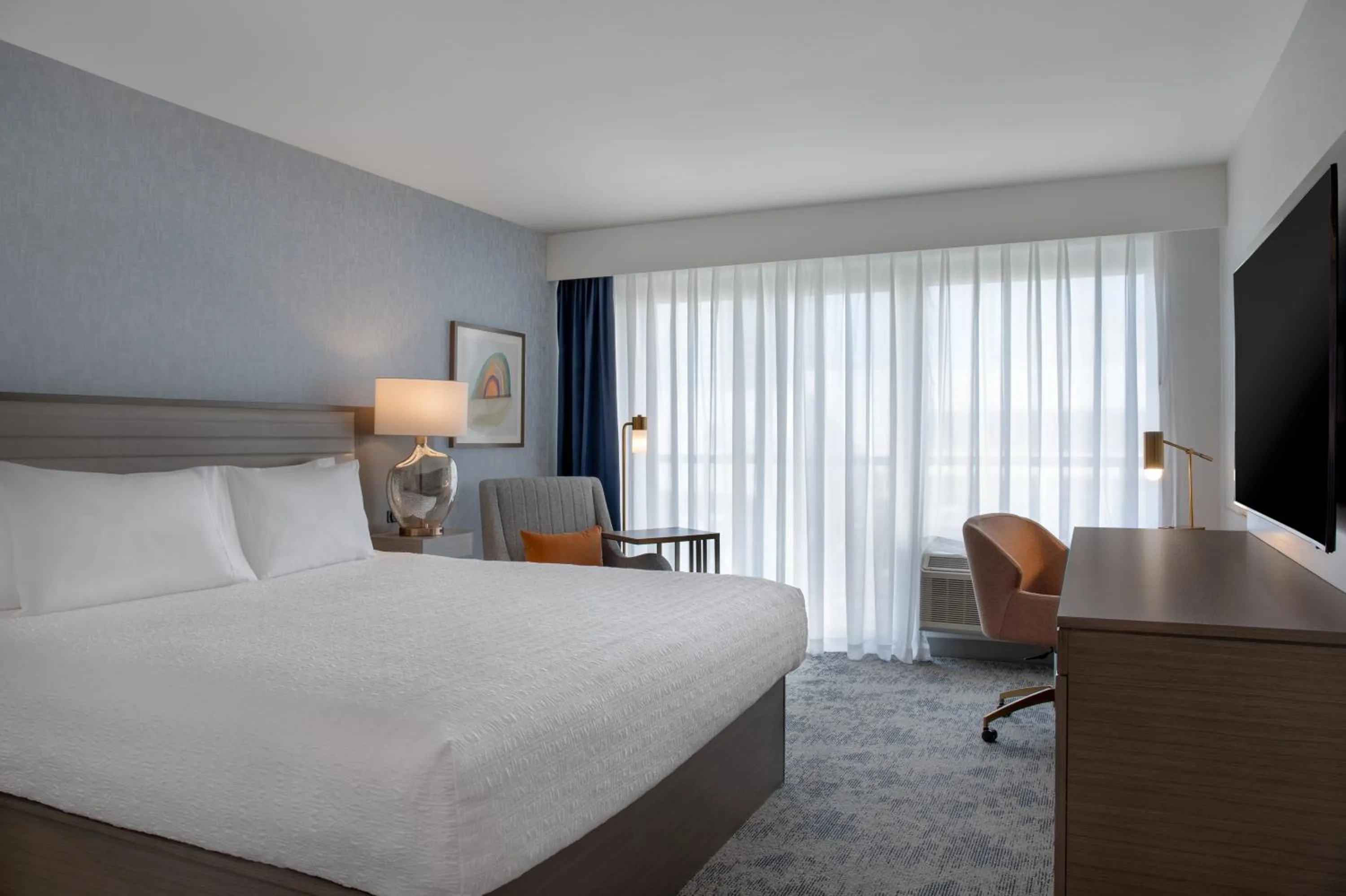 Bedroom, Bed in Hampton Inn By Hilton Winnipeg Downtown