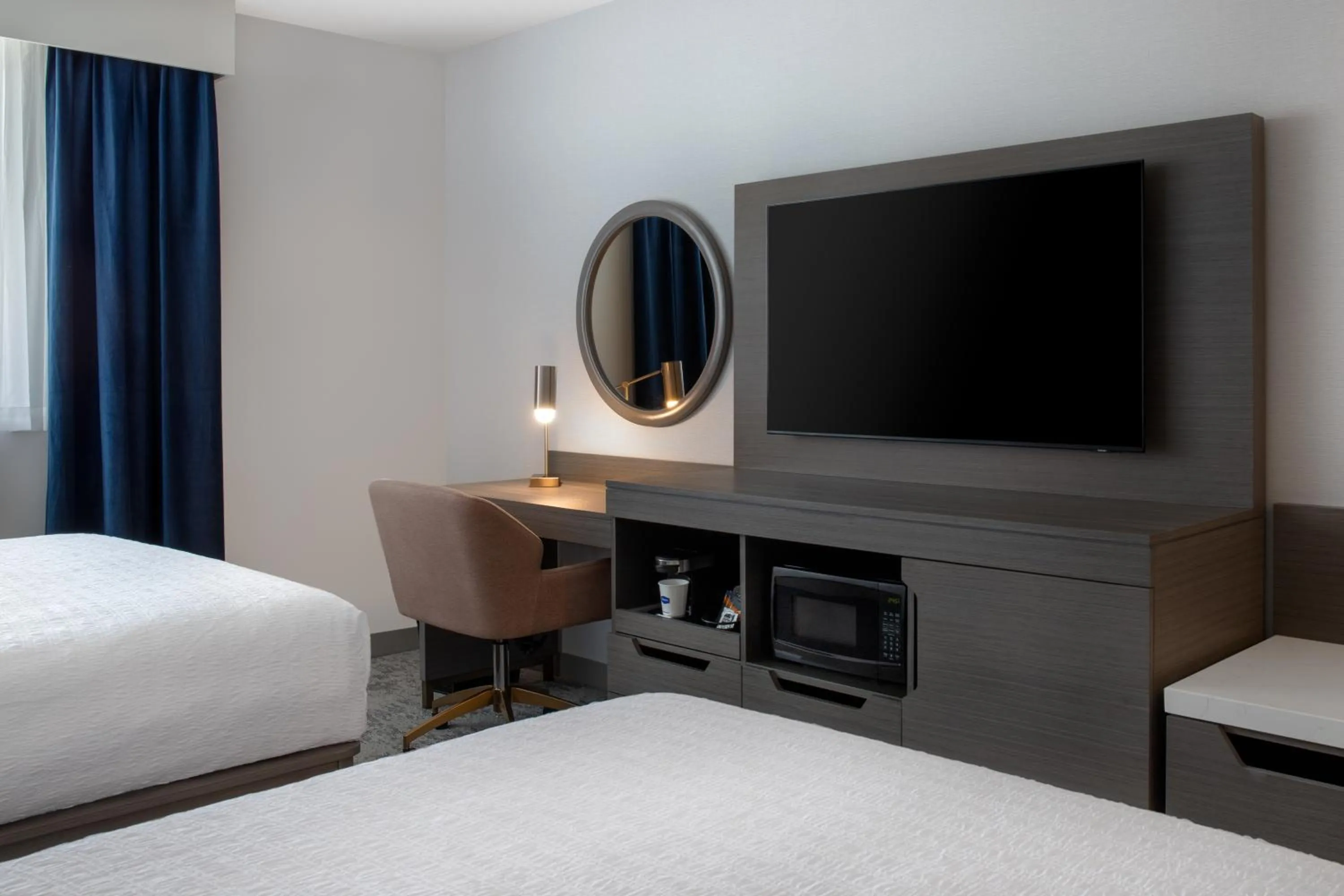 TV and multimedia, Bed in Hampton Inn By Hilton Winnipeg Downtown