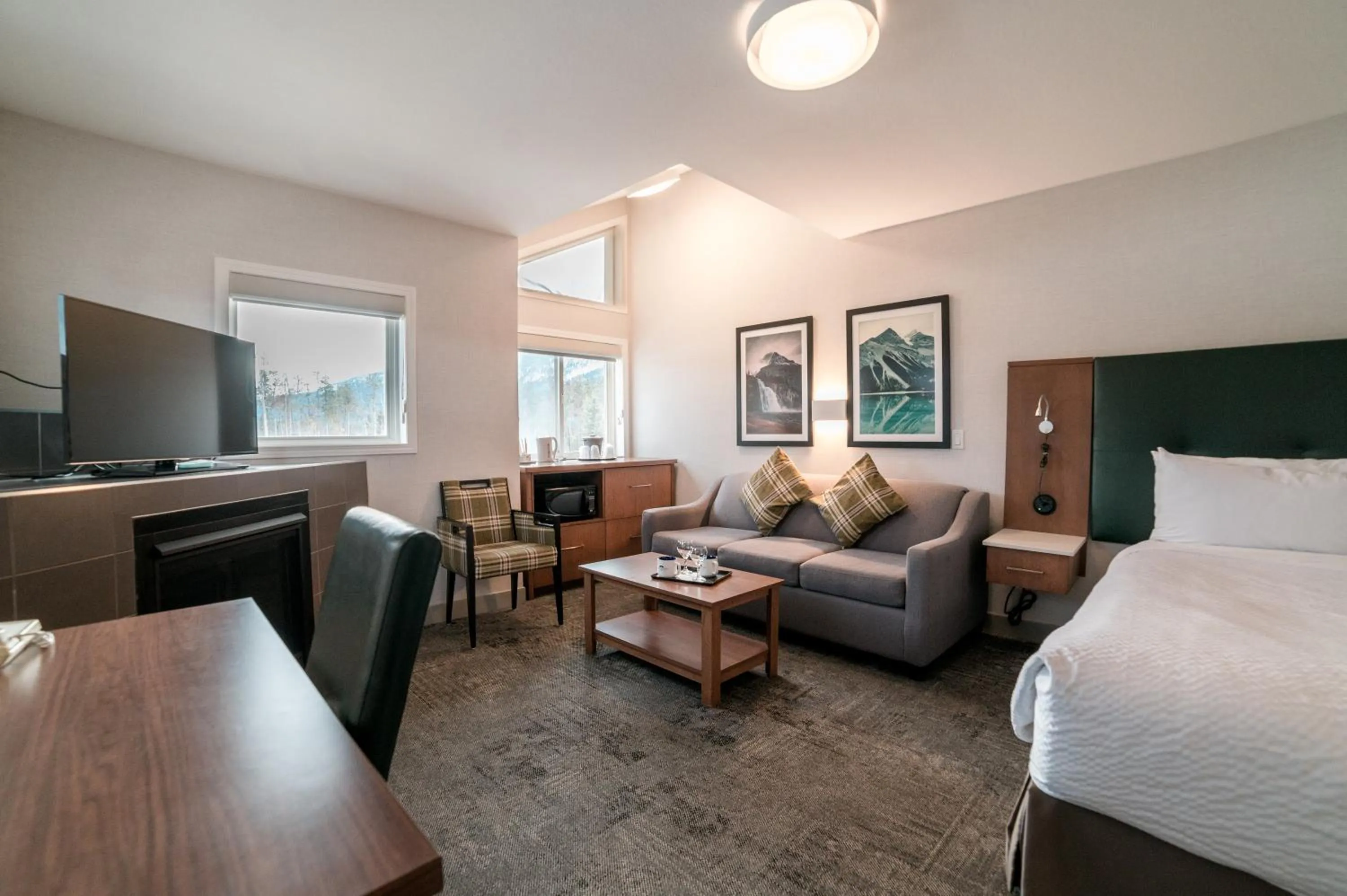 Bed in Mount Robson Inn