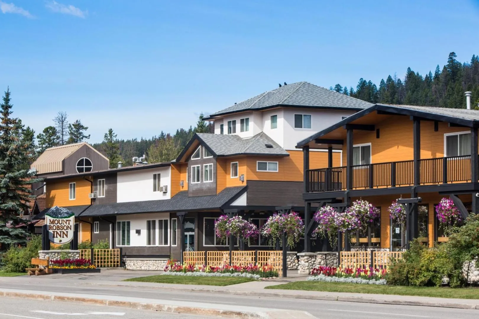 Property building in Mount Robson Inn