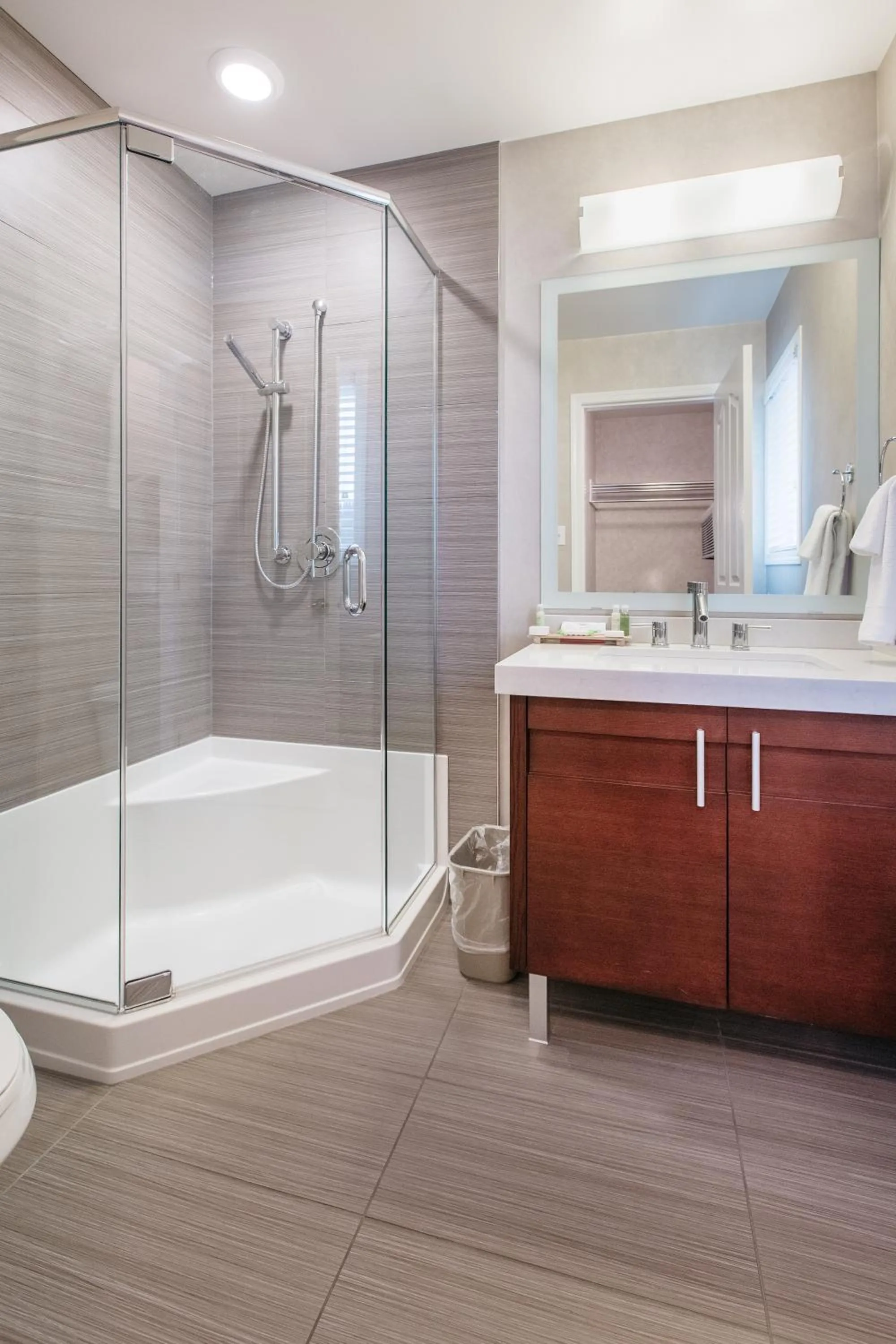 Shower in Mount Robson Inn