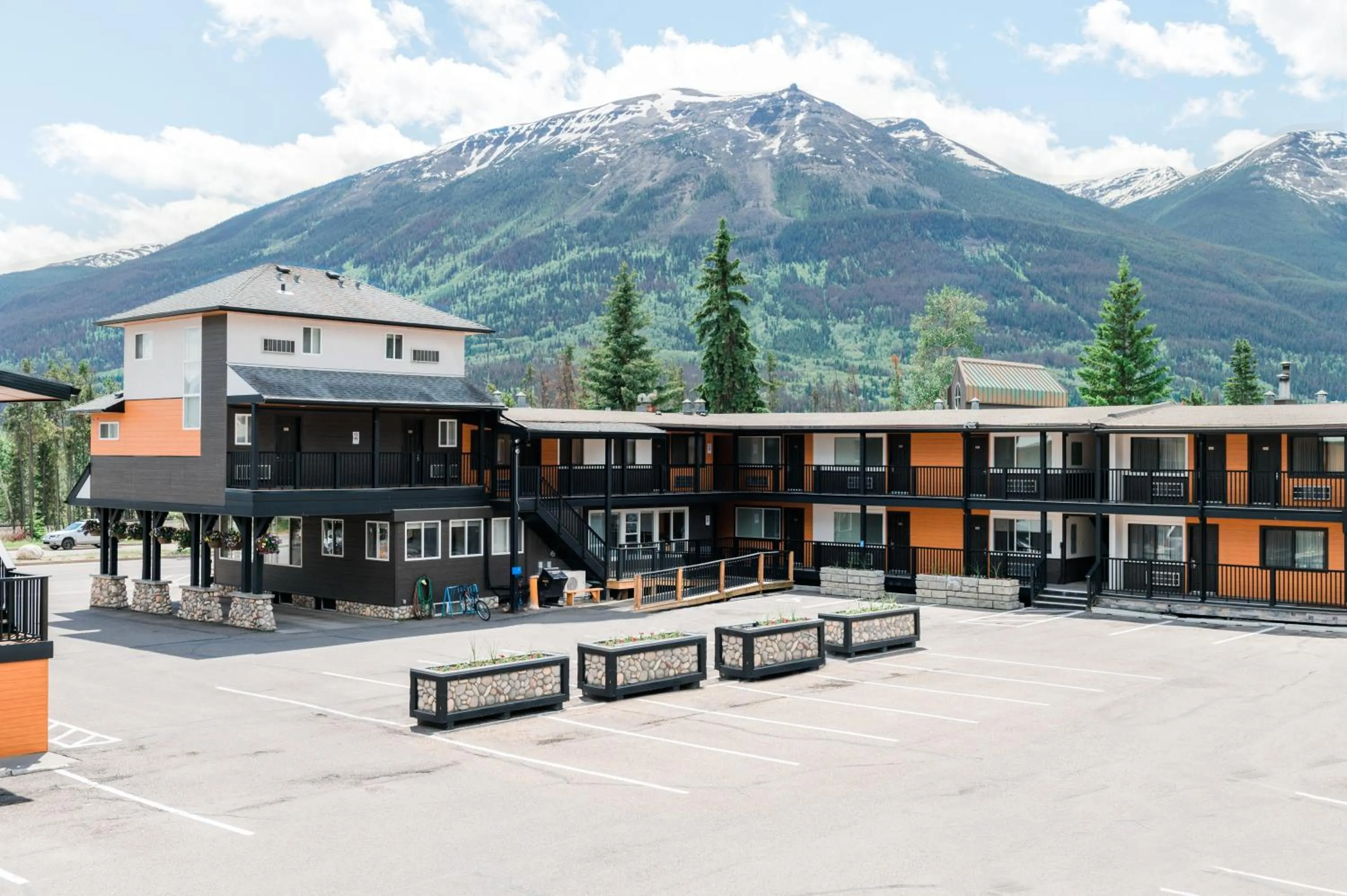 Property building in Mount Robson Inn