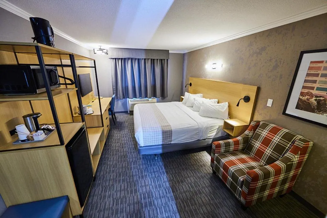 Bed in Mount Robson Inn