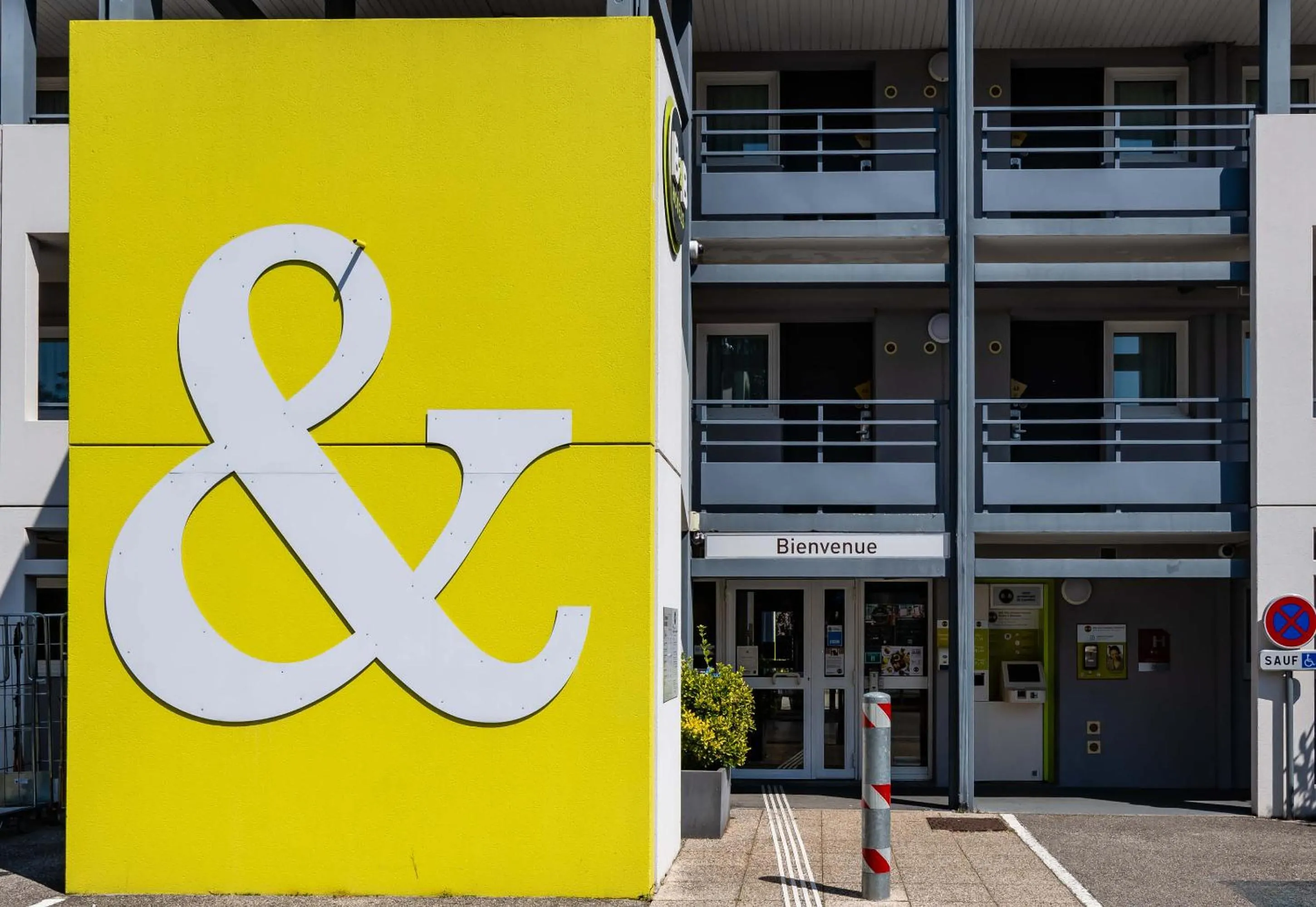 Facade/entrance in B&B HOTEL Grenoble Université 1