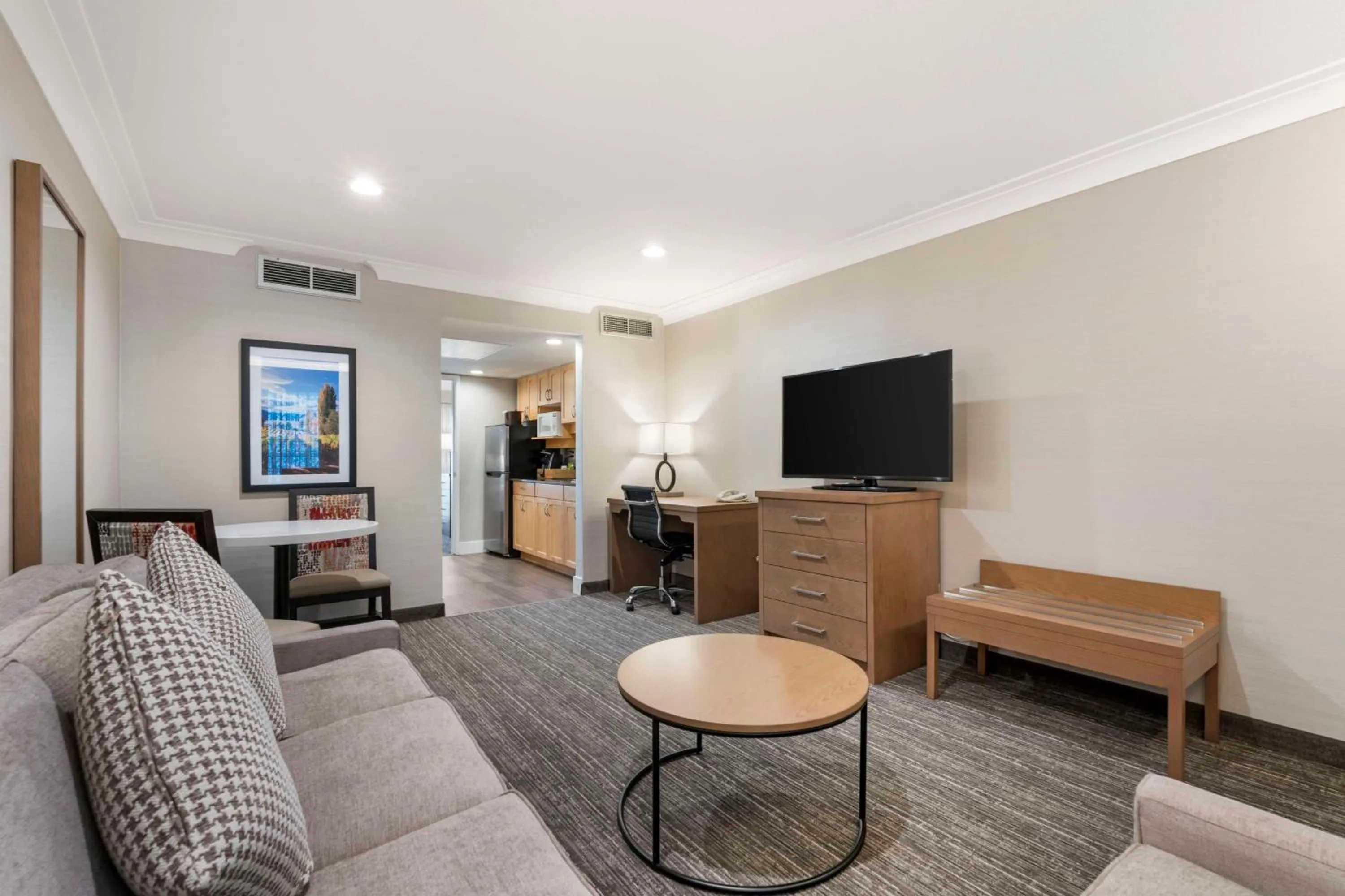 Bedroom in Best Western Plus Kelowna Hotel & Suites