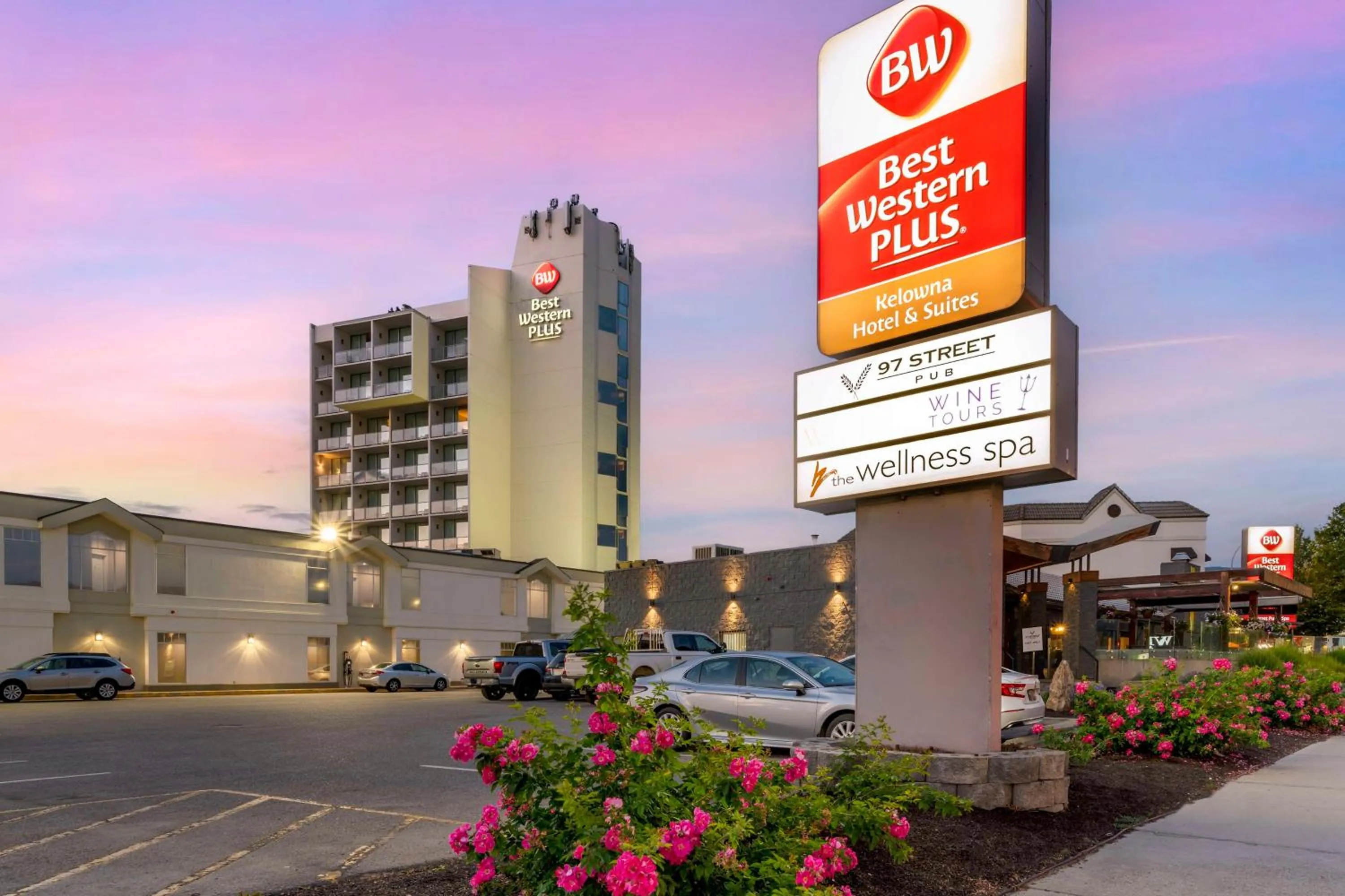 Property building in Best Western Plus Kelowna Hotel & Suites