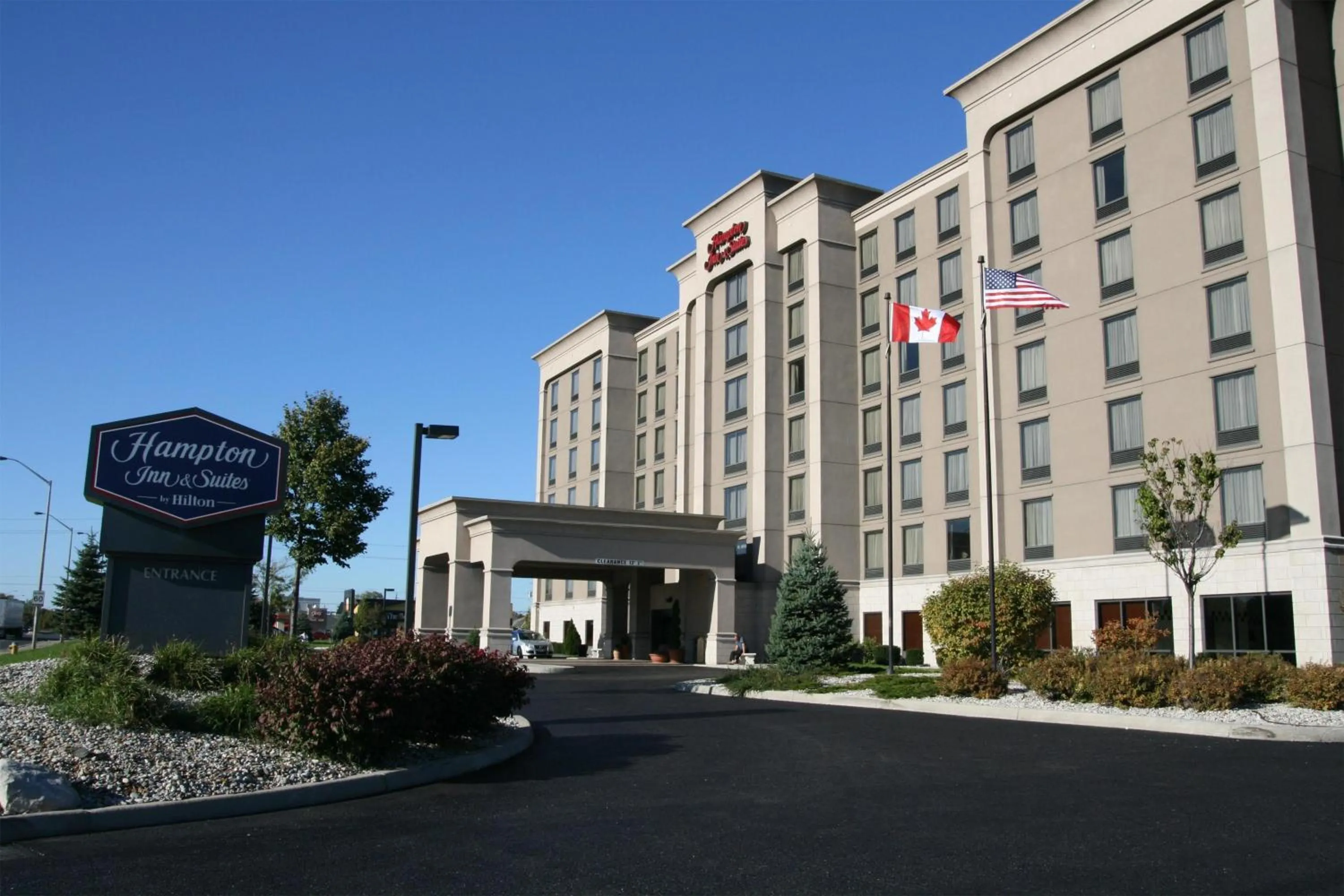 Property building in Hampton Inn & Suites by Hilton Windsor