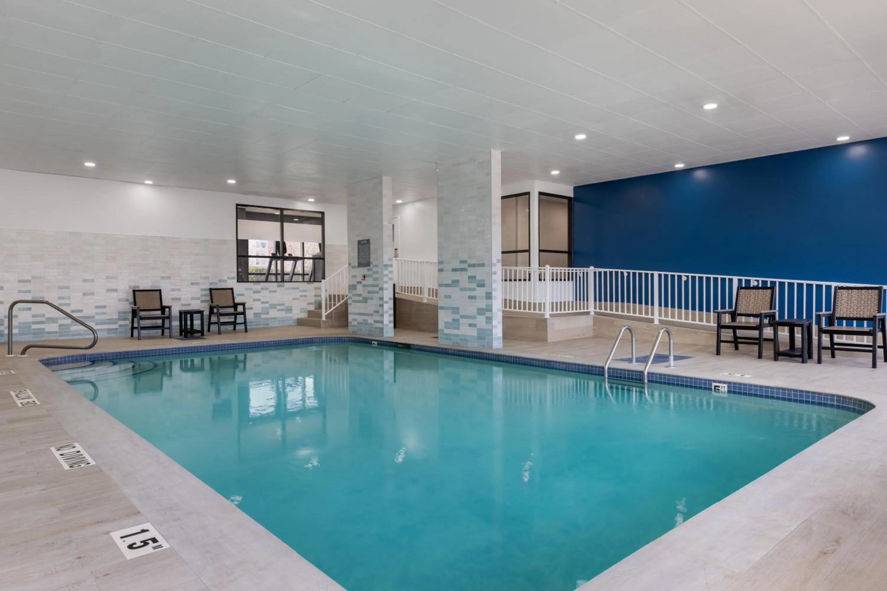 Swimming pool in Hampton Inn & Suites by Hilton Windsor