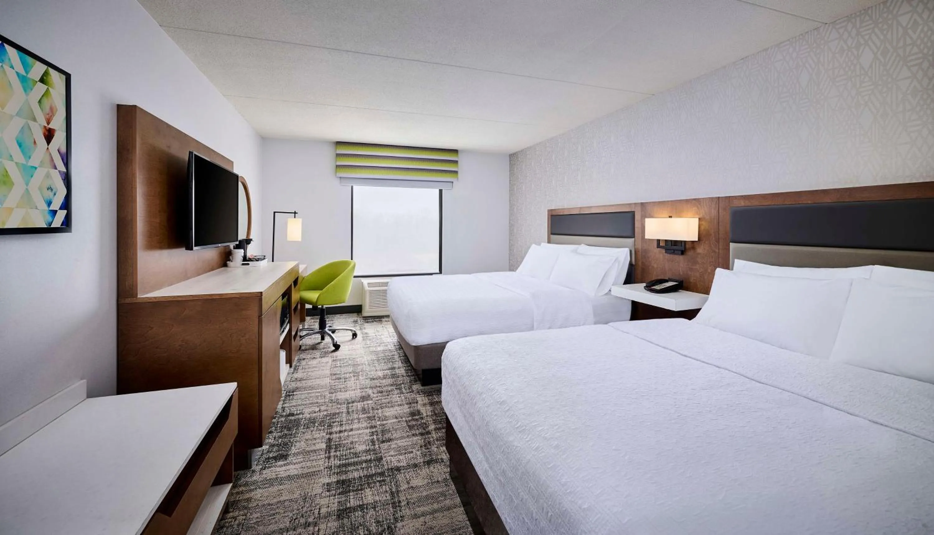 Bed in Hampton Inn & Suites by Hilton Windsor