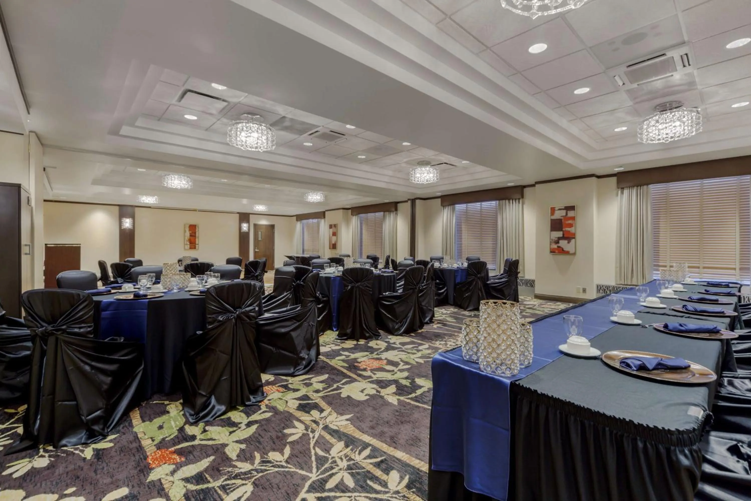 Meeting/conference room in Best Western Premier Denham Inn & Suites