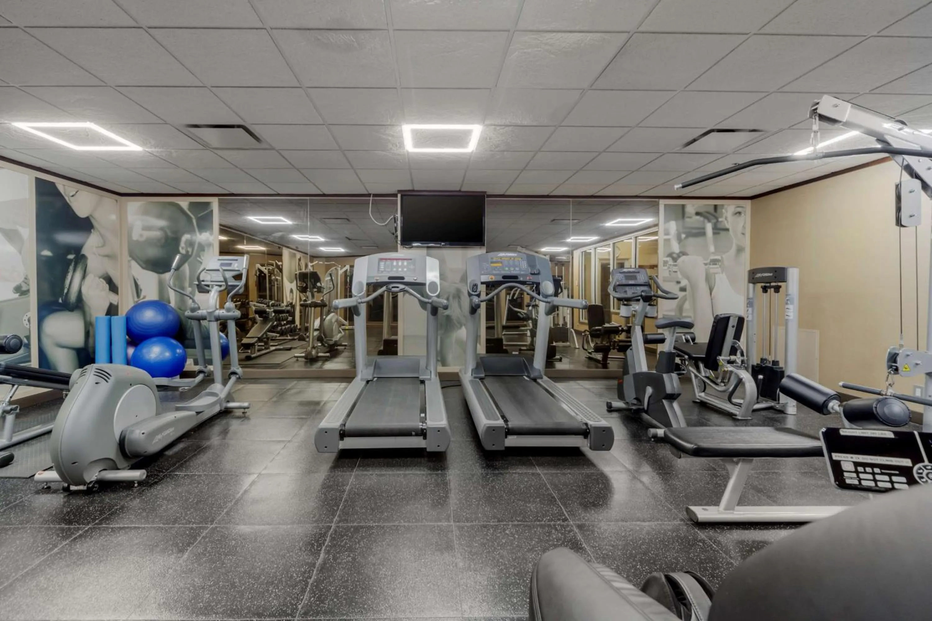 Spa and wellness centre/facilities in Best Western Premier Denham Inn & Suites