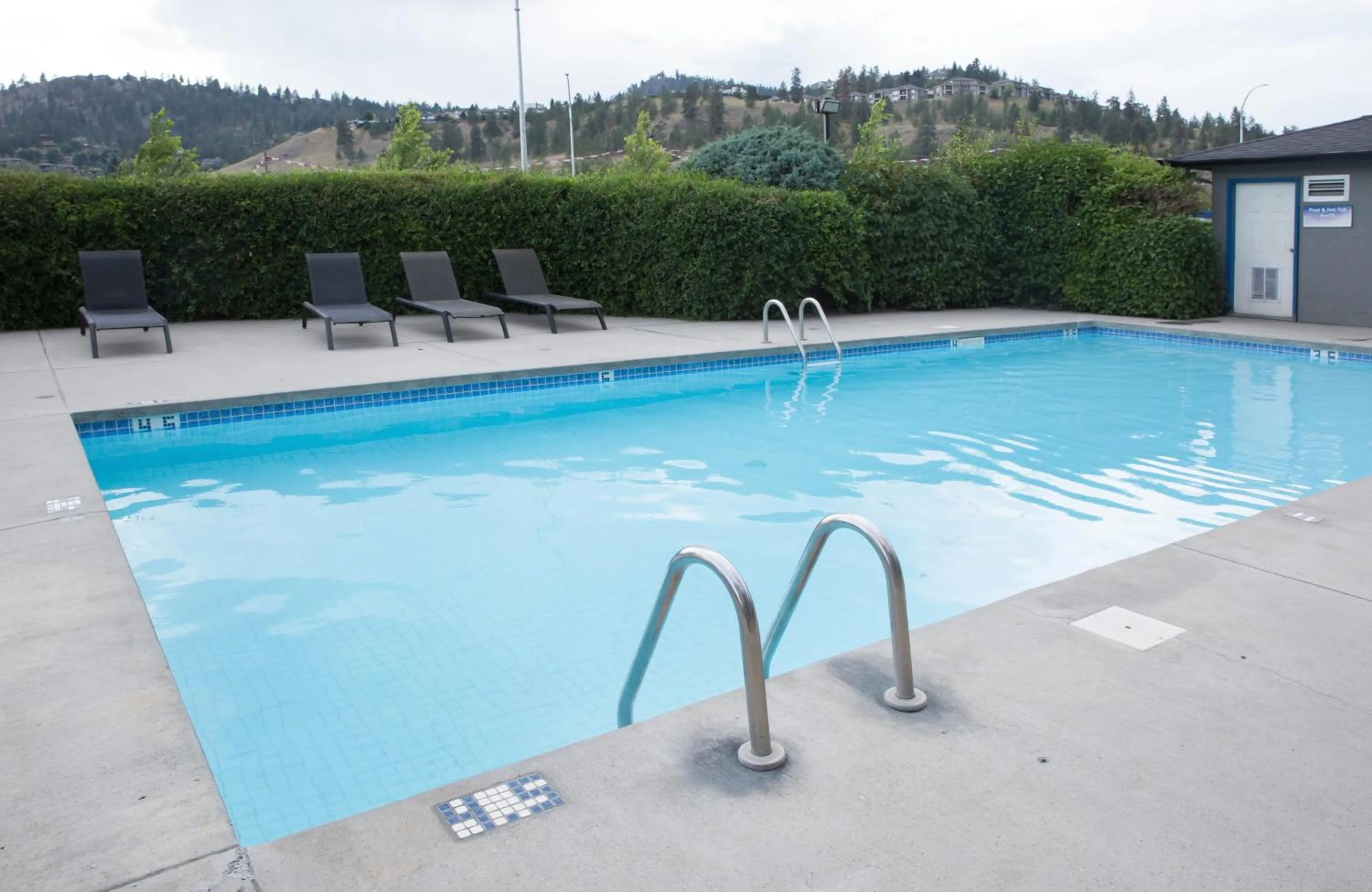 Swimming pool in Days Inn by Wyndham Kelowna