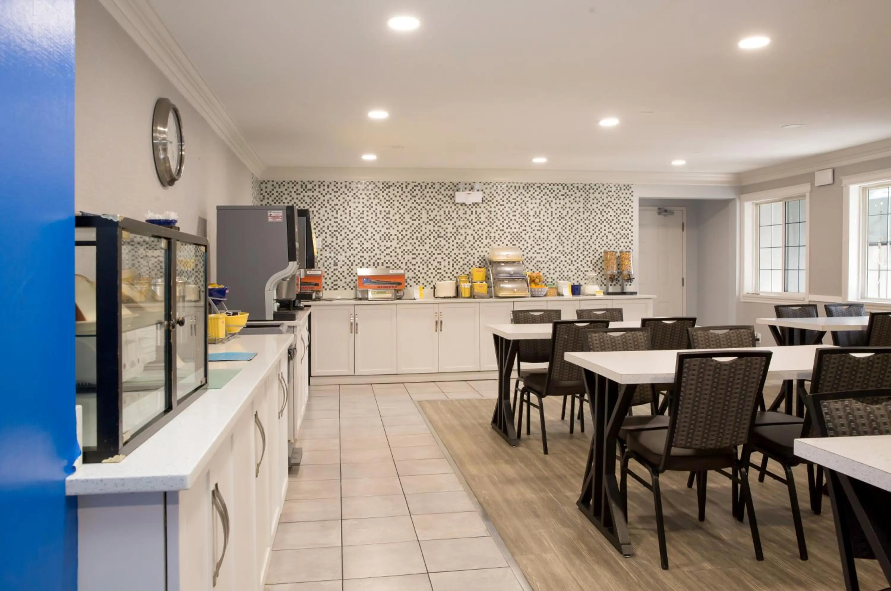 Restaurant/places to eat in Days Inn by Wyndham Kelowna