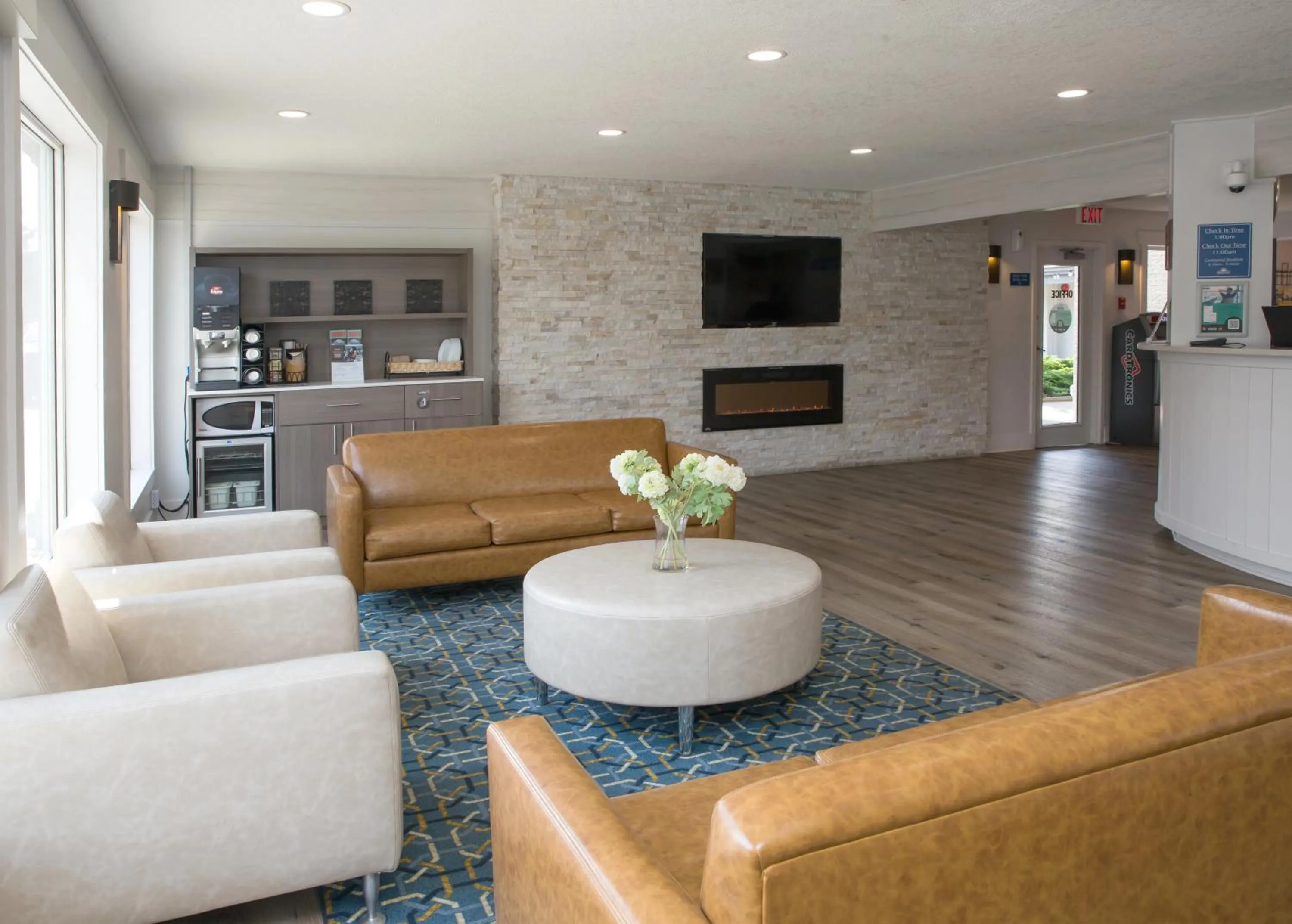 Lobby or reception in Days Inn by Wyndham Kelowna