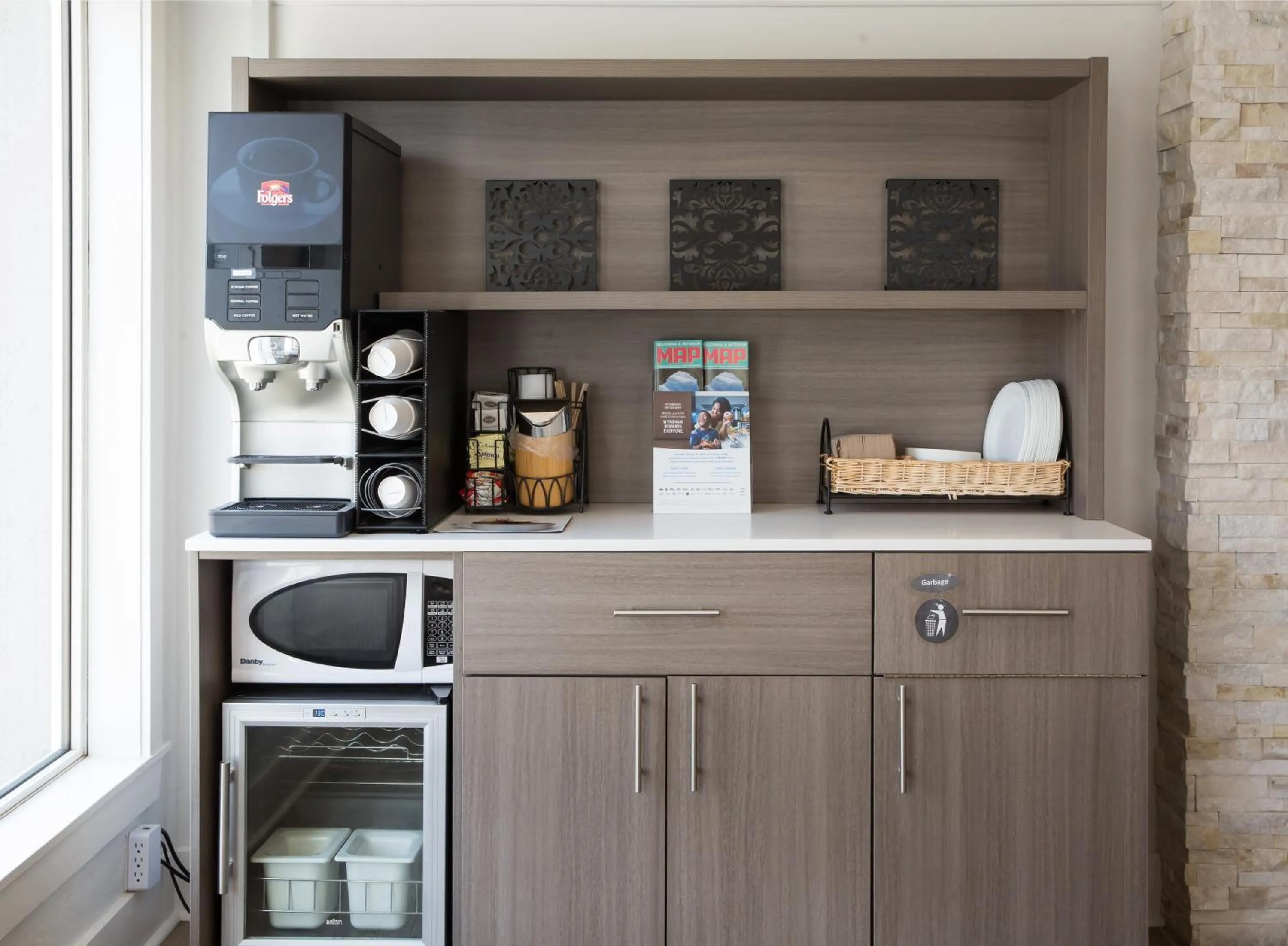 Lobby or reception in Days Inn by Wyndham Kelowna