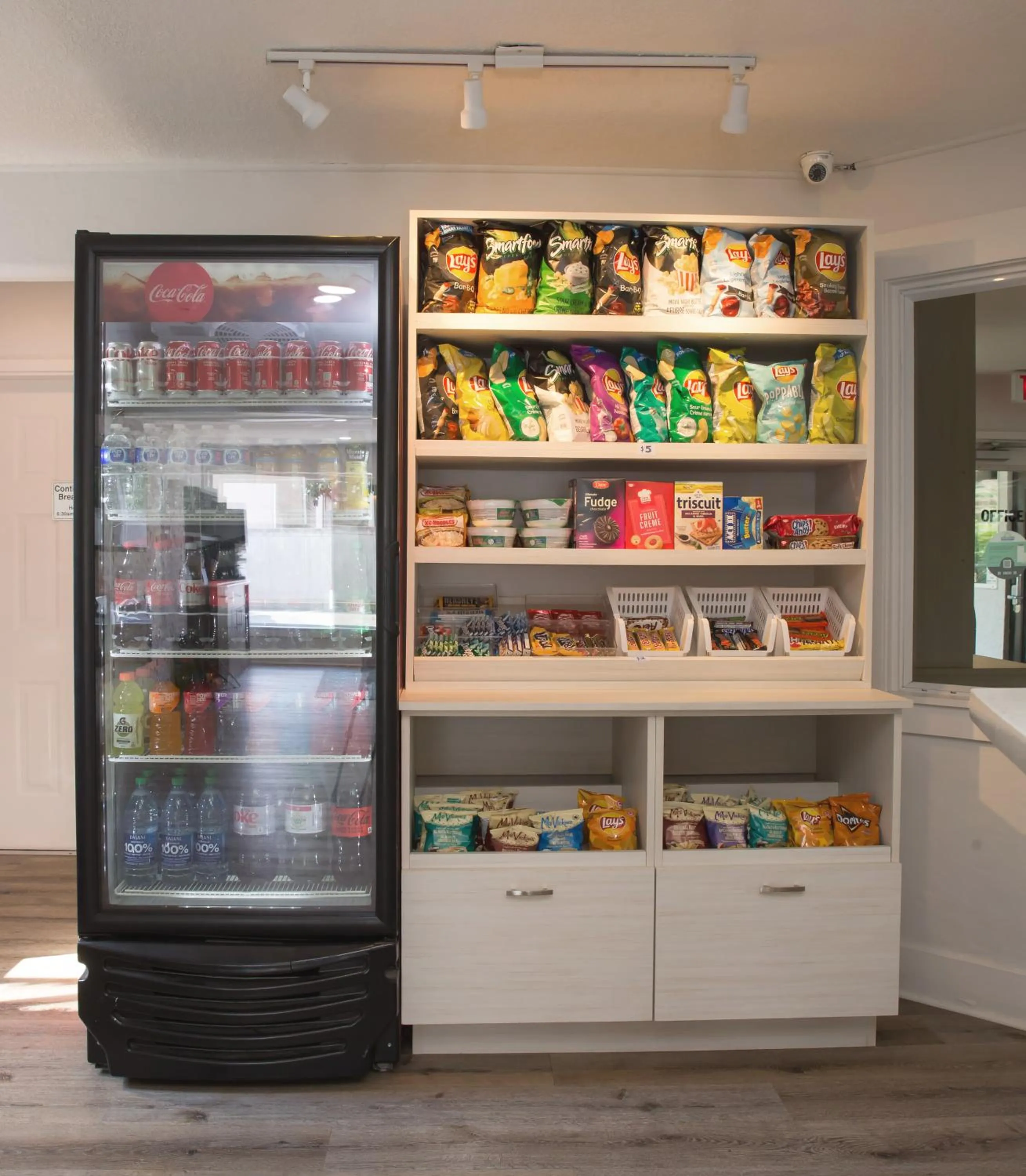 Restaurant/places to eat in Days Inn by Wyndham Kelowna