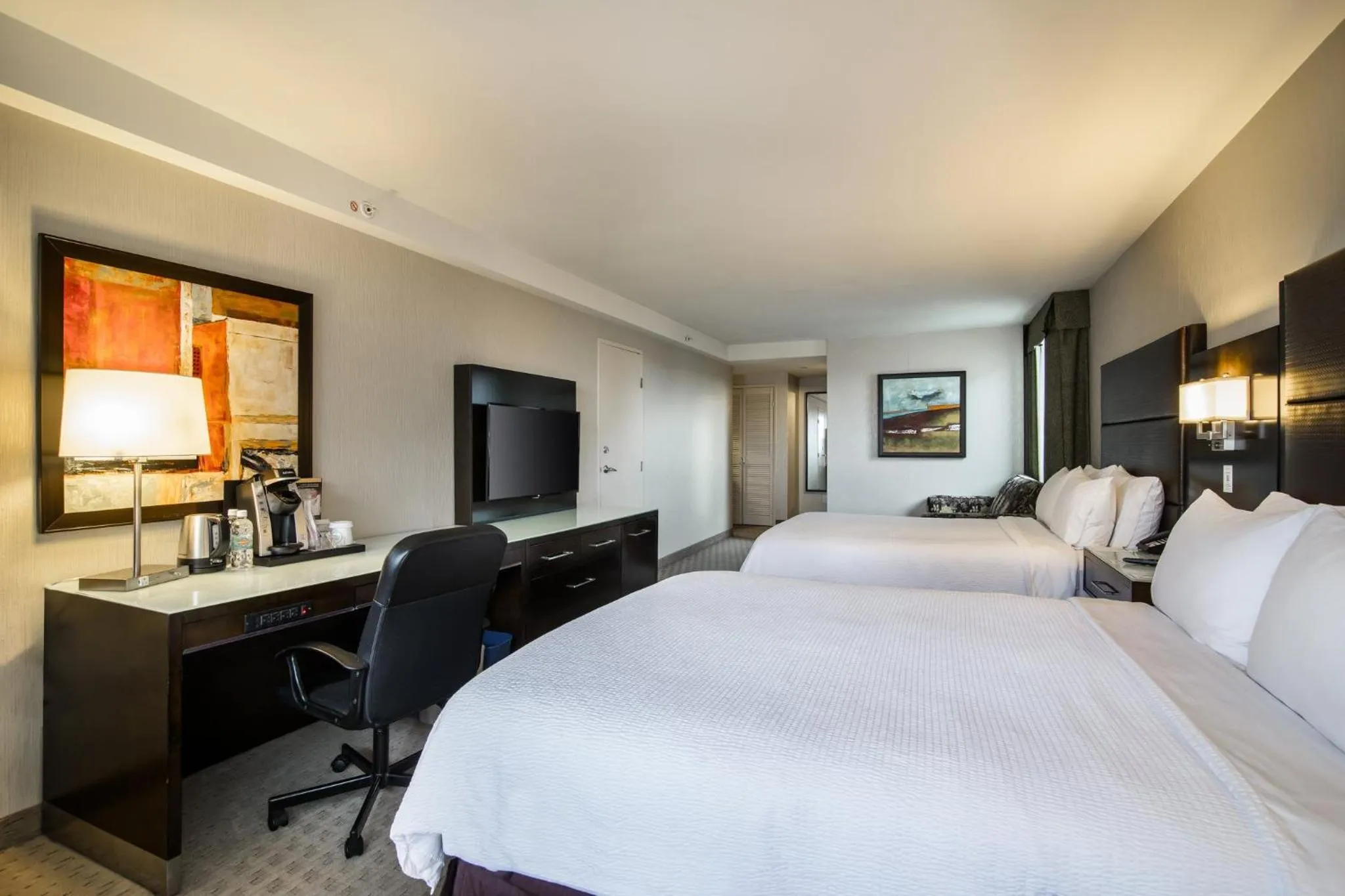 Photo of the whole room, Bed in Holiday Inn Vancouver-Centre Broadway by IHG