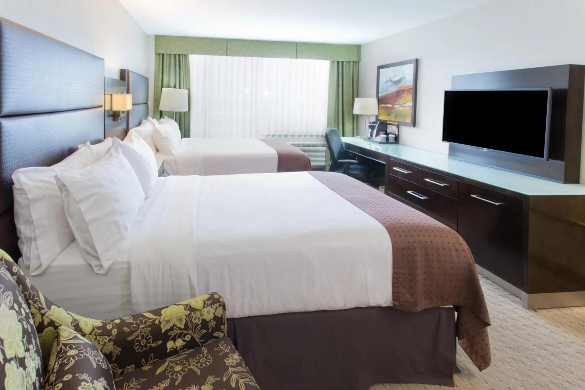 Photo of the whole room, Bed in Holiday Inn Vancouver-Centre Broadway by IHG