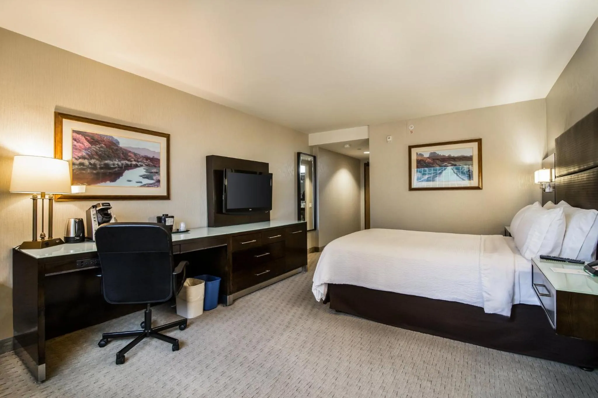 Photo of the whole room, Bed in Holiday Inn Vancouver-Centre Broadway by IHG