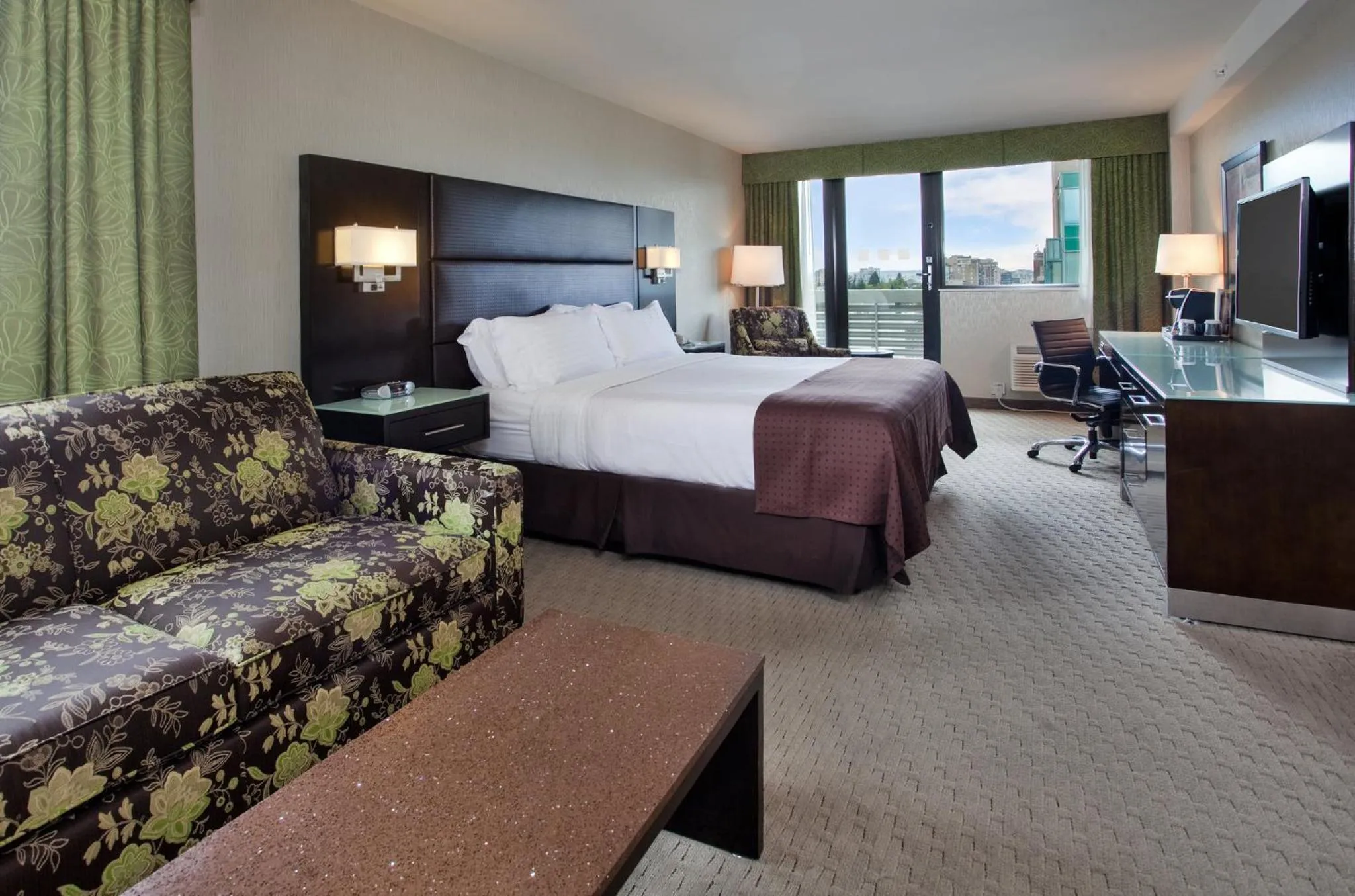 Photo of the whole room, Bed in Holiday Inn Vancouver-Centre Broadway by IHG