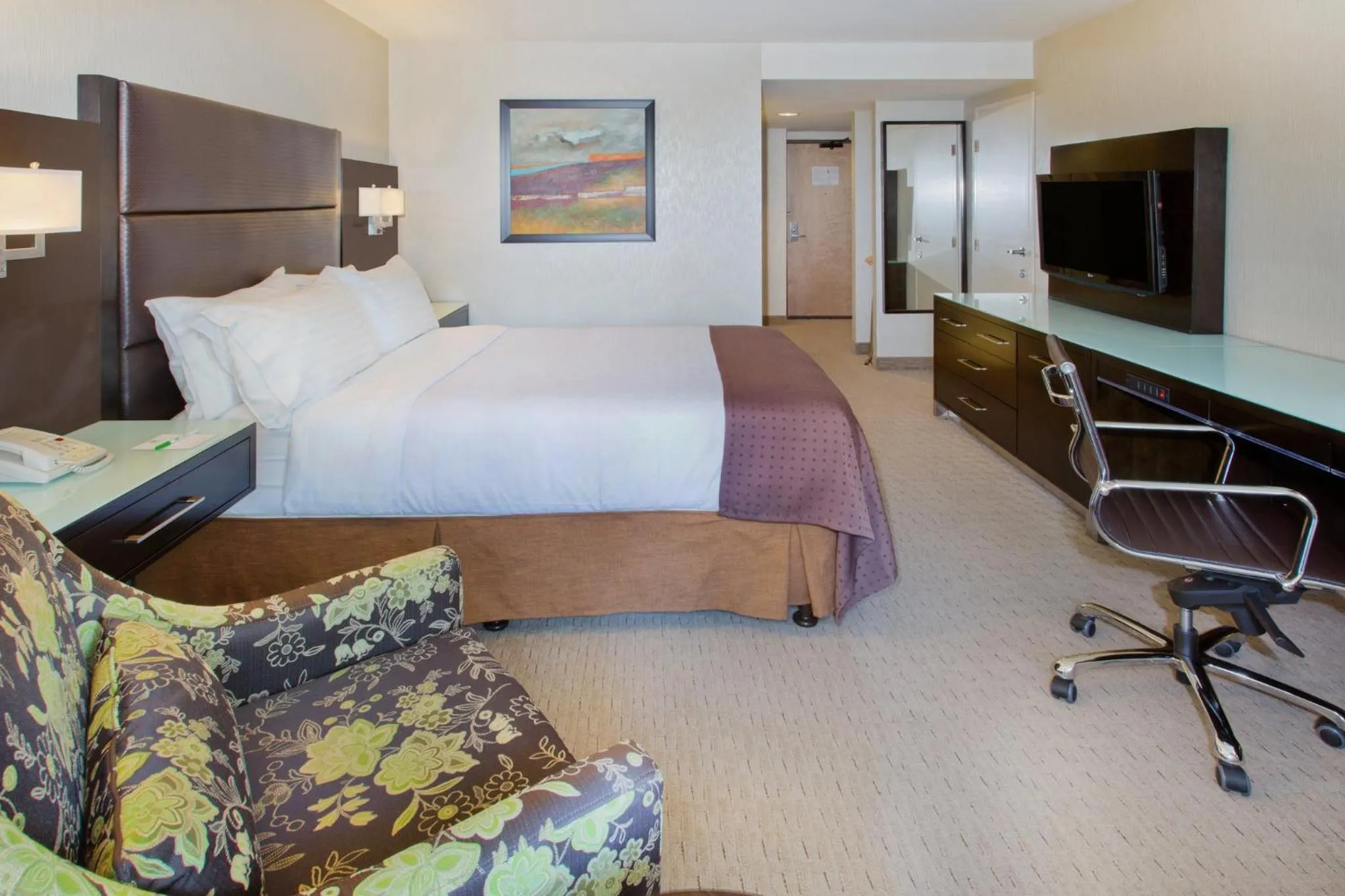 Photo of the whole room, Bed in Holiday Inn Vancouver-Centre Broadway by IHG