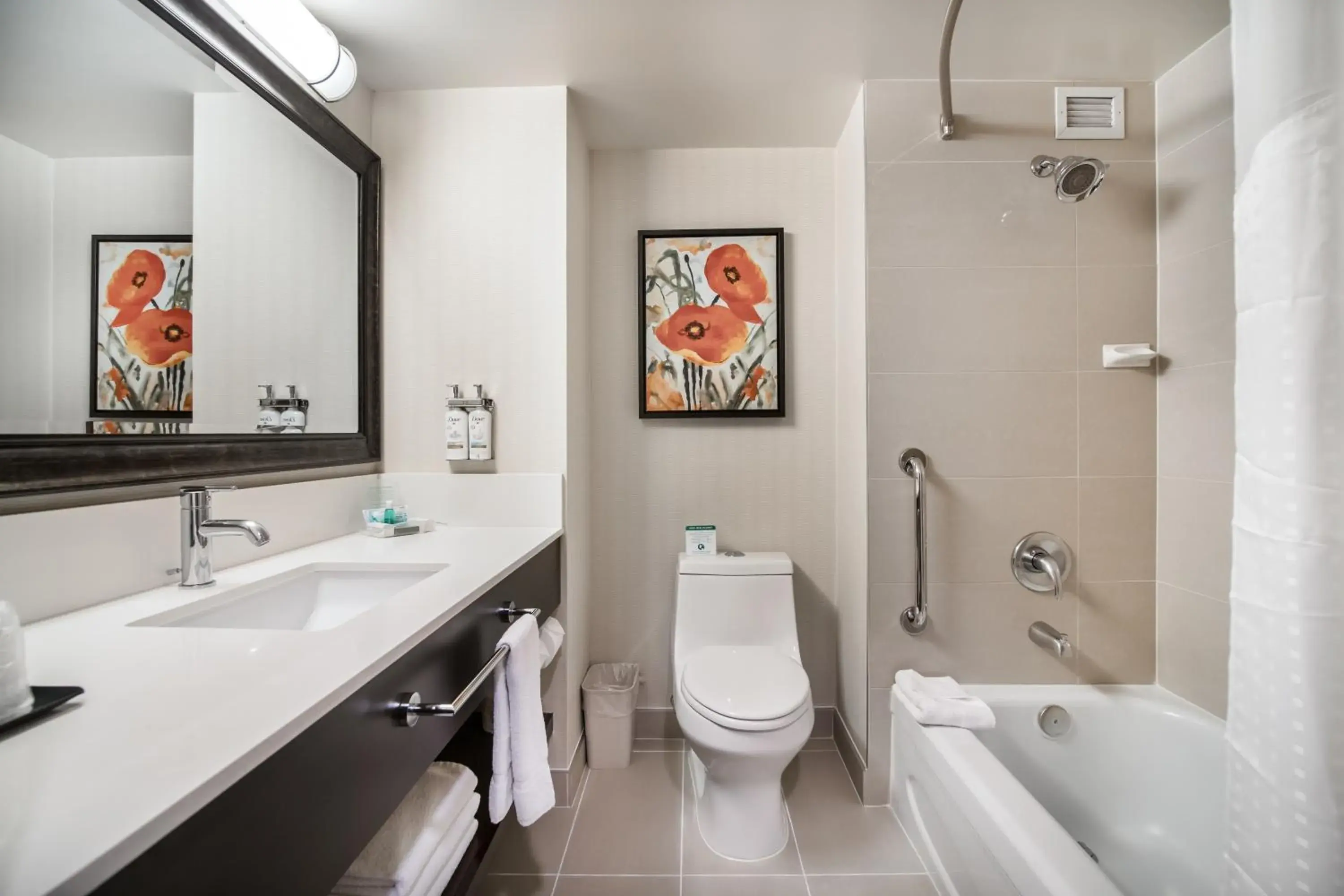 Standard King Room in Holiday Inn Vancouver-Centre Broadway by IHG Standard King Room in Holiday Inn Vancouver-Centre Broadway by IHG