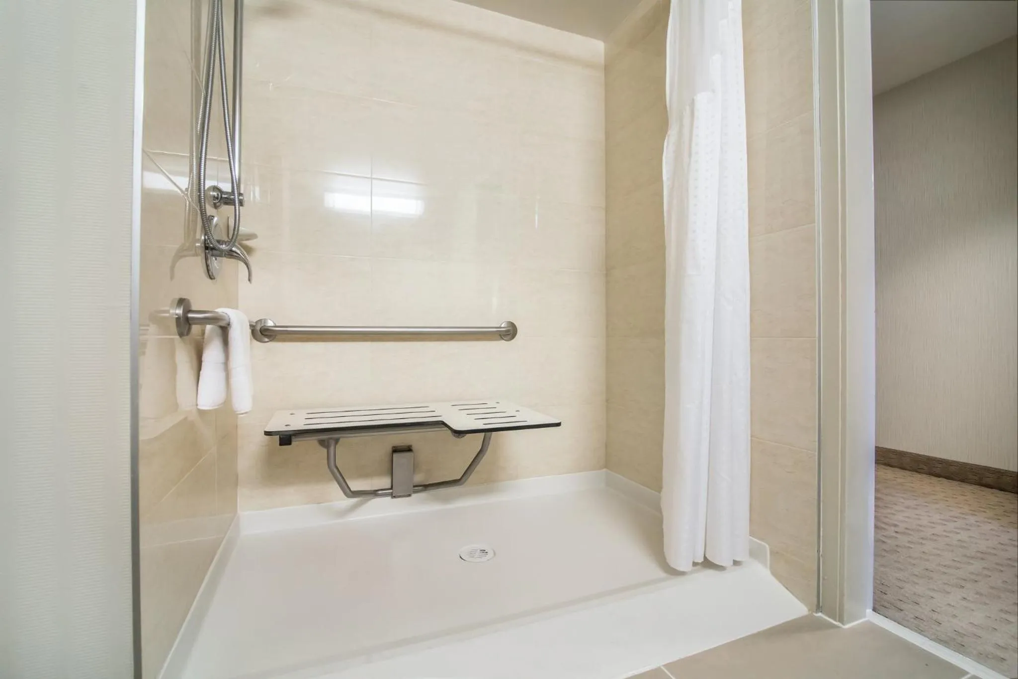 Photo of the whole room in Holiday Inn Vancouver-Centre Broadway by IHG