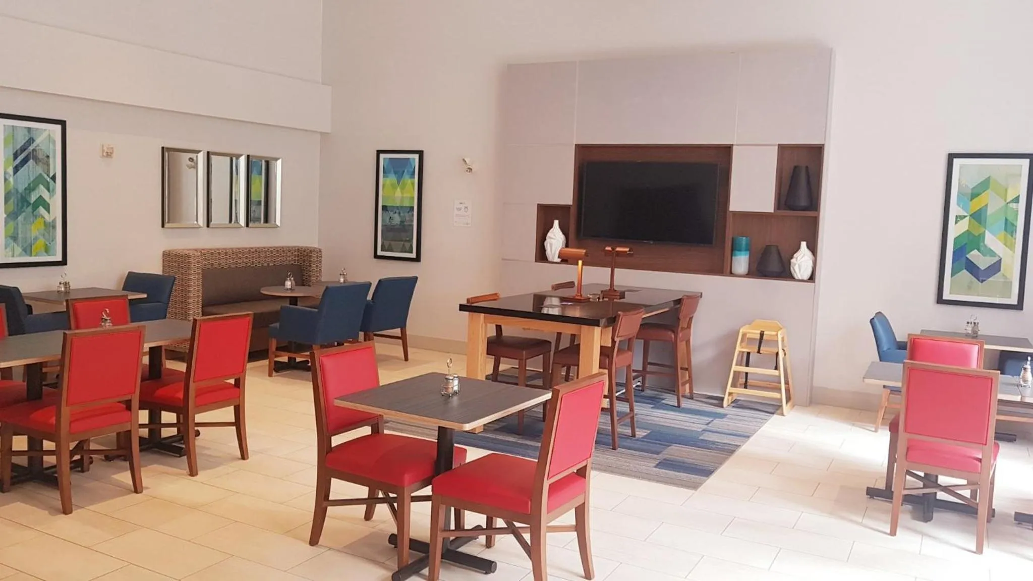 Breakfast in Holiday Inn Express and Suites Surrey by IHG