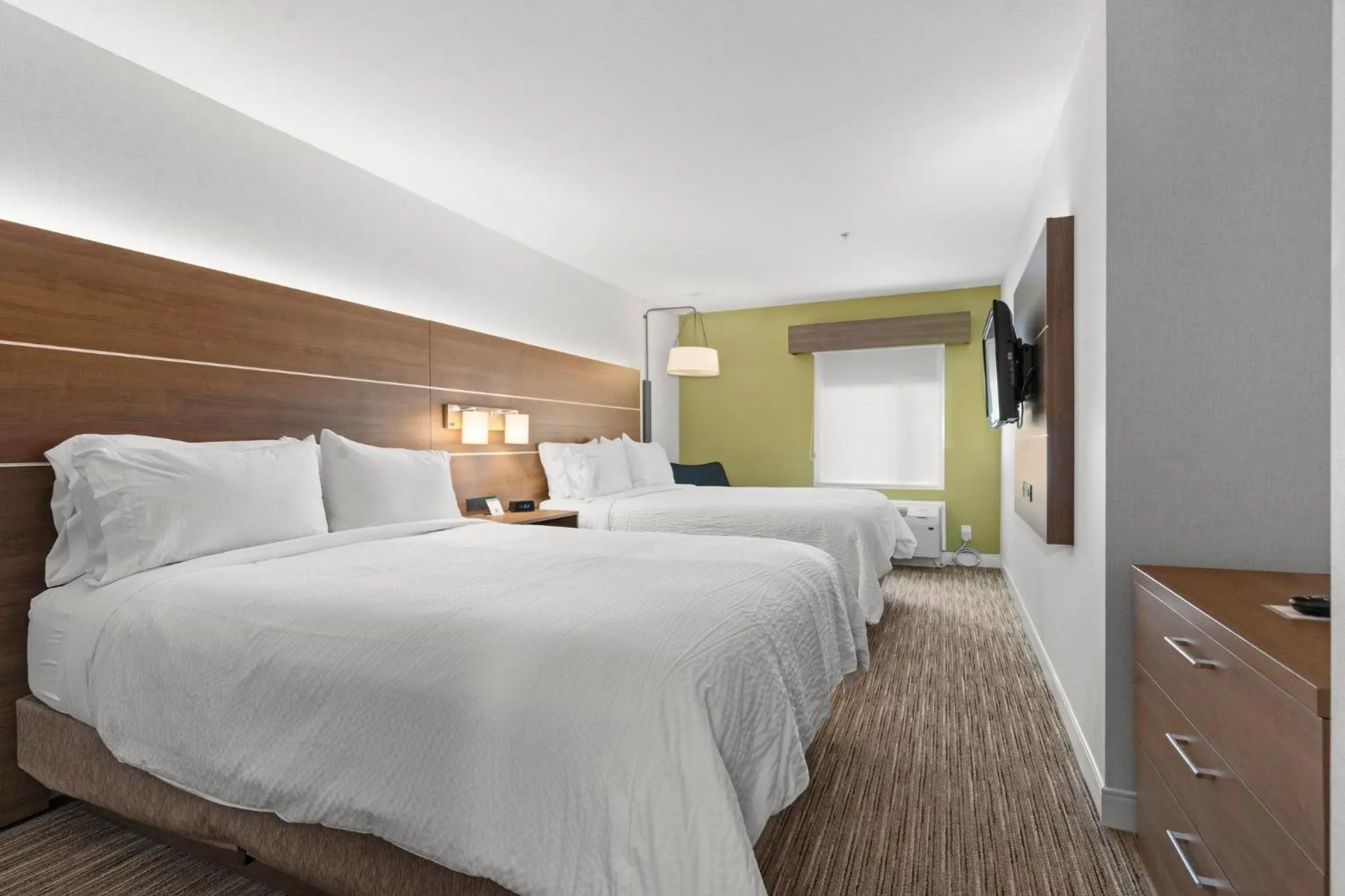 Photo of the whole room, Bed in Holiday Inn Express and Suites Surrey by IHG