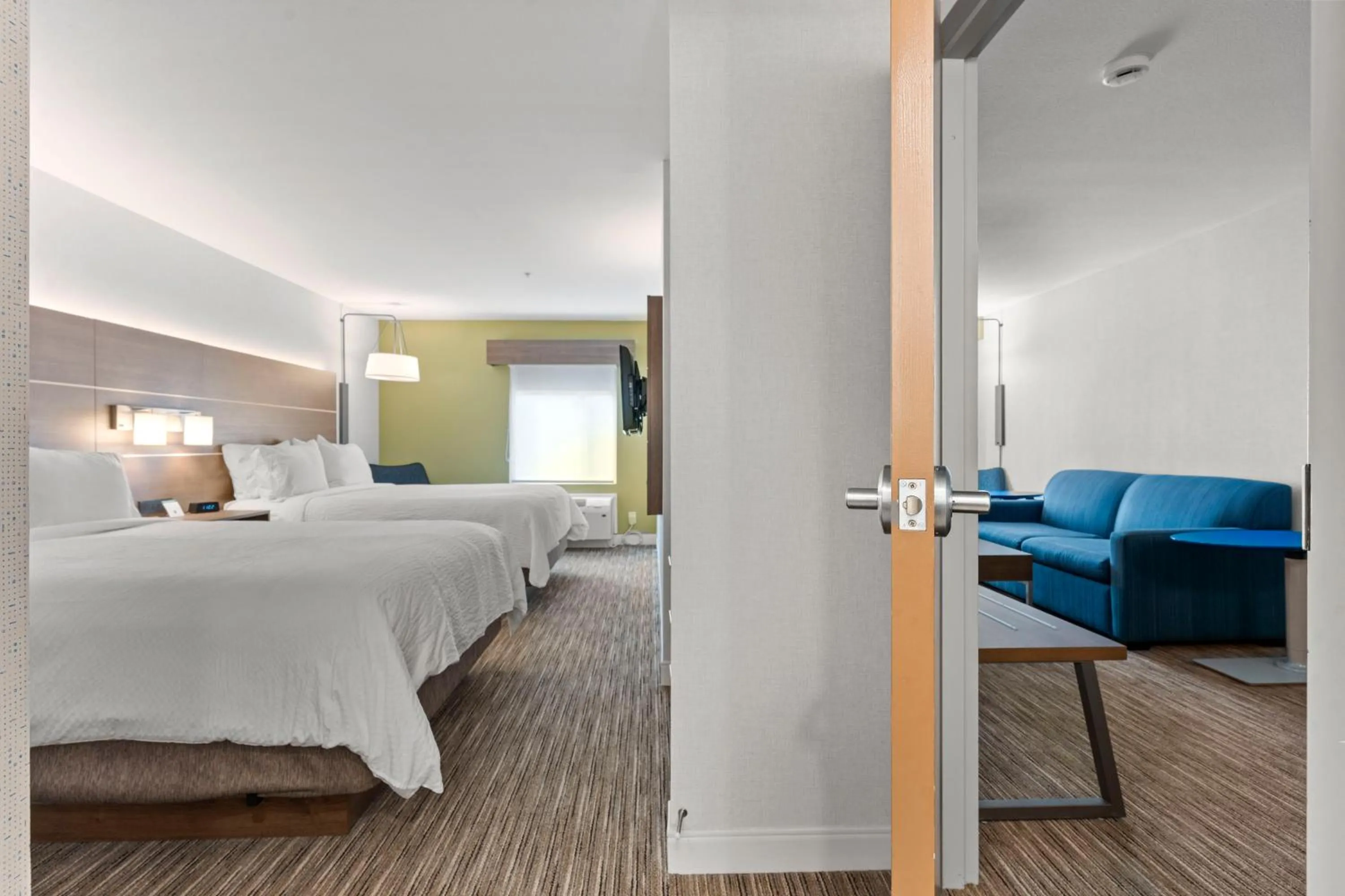 Bed in Holiday Inn Express and Suites Surrey by IHG