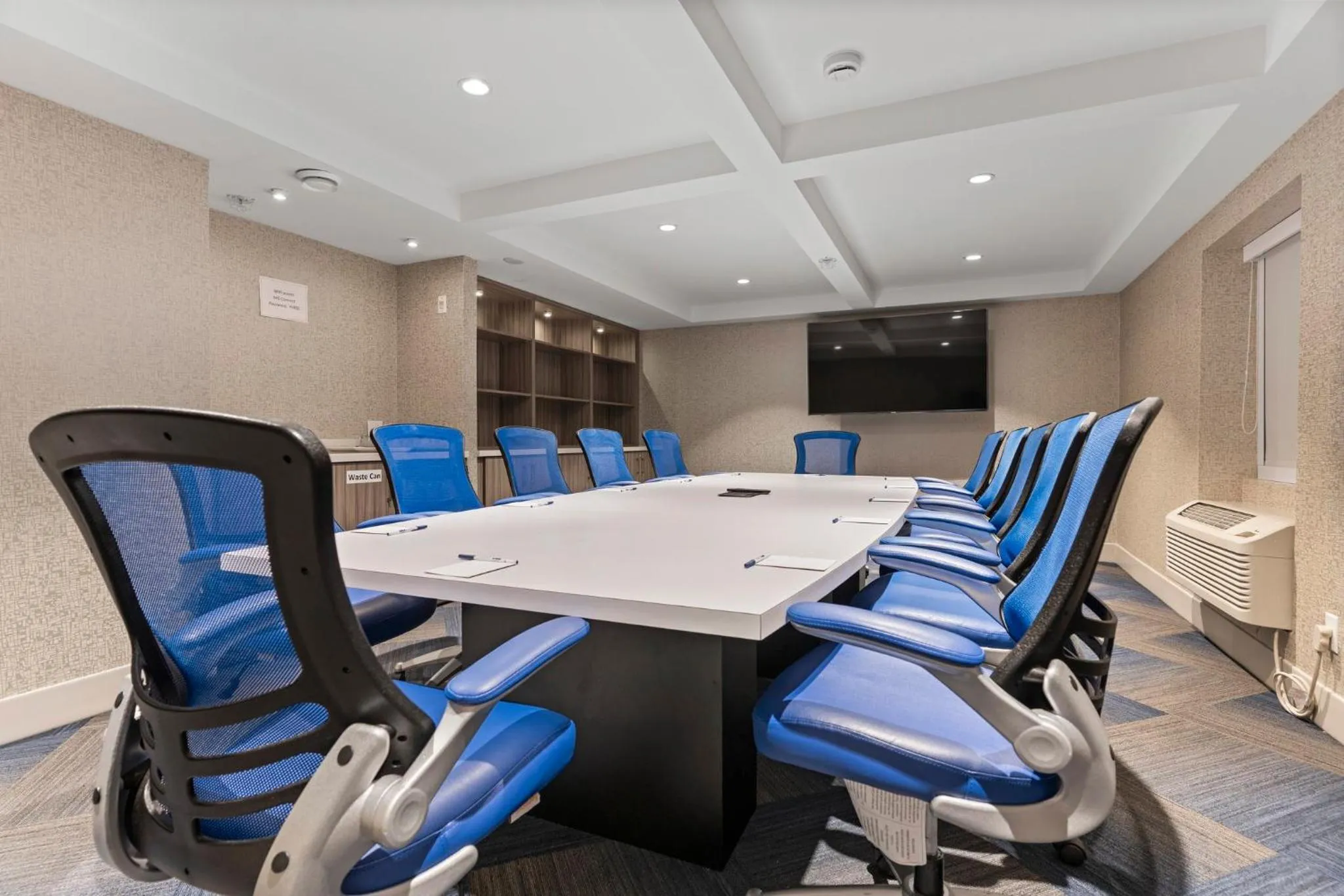 Meeting/conference room in Holiday Inn Express and Suites Surrey by IHG