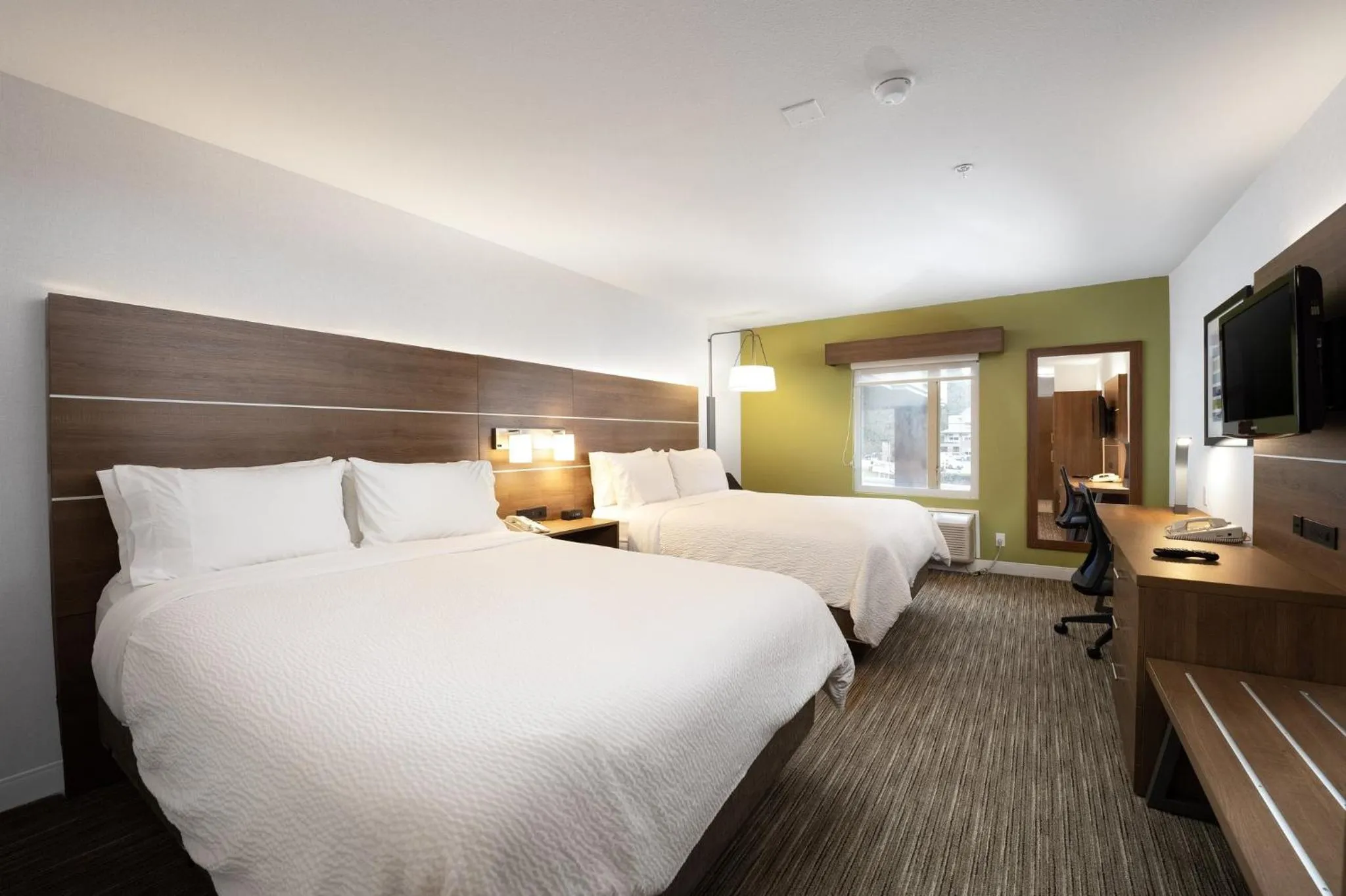 Photo of the whole room, Bed in Holiday Inn Express and Suites Surrey by IHG