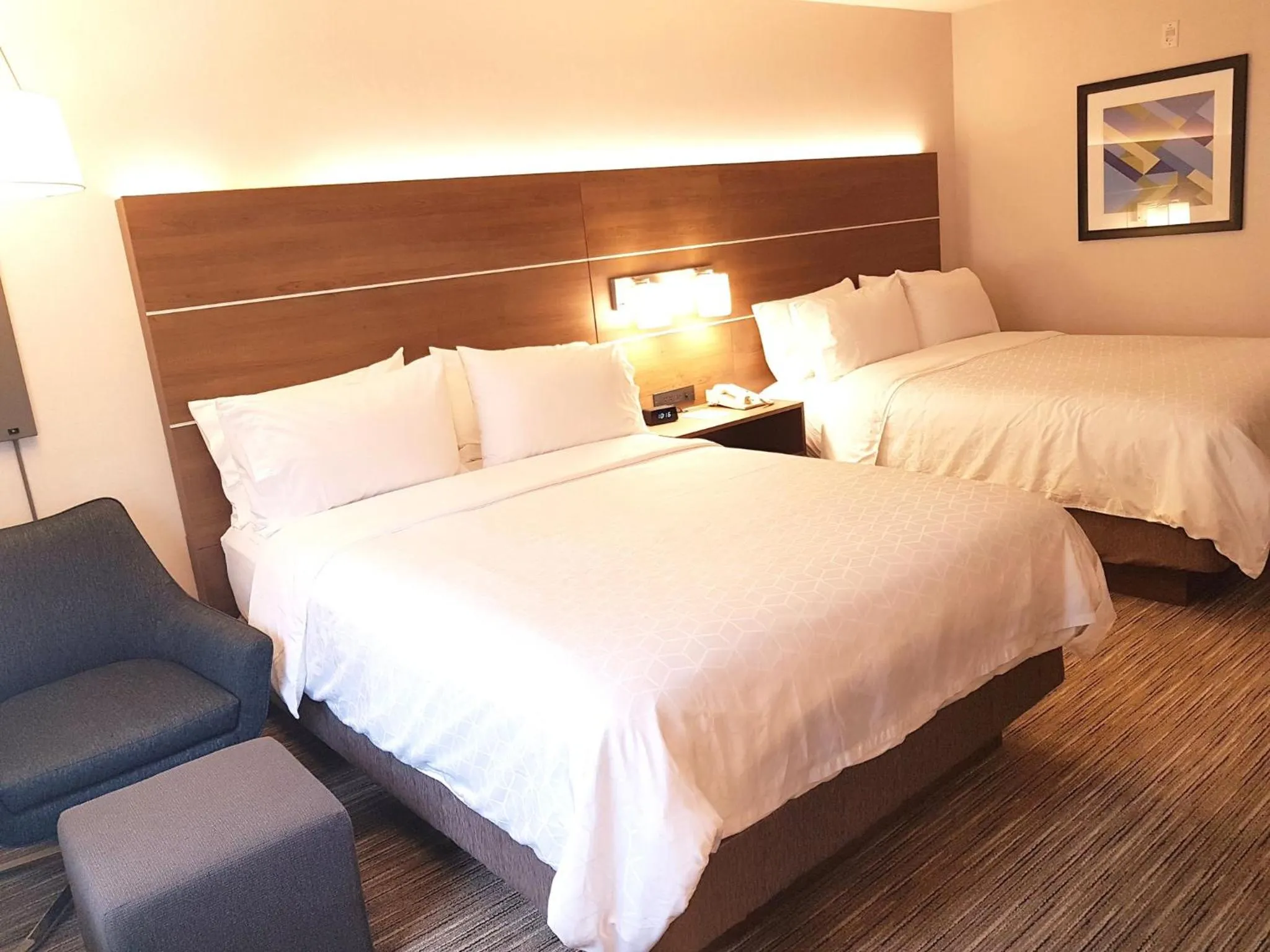 Photo of the whole room, Bed in Holiday Inn Express and Suites Surrey by IHG