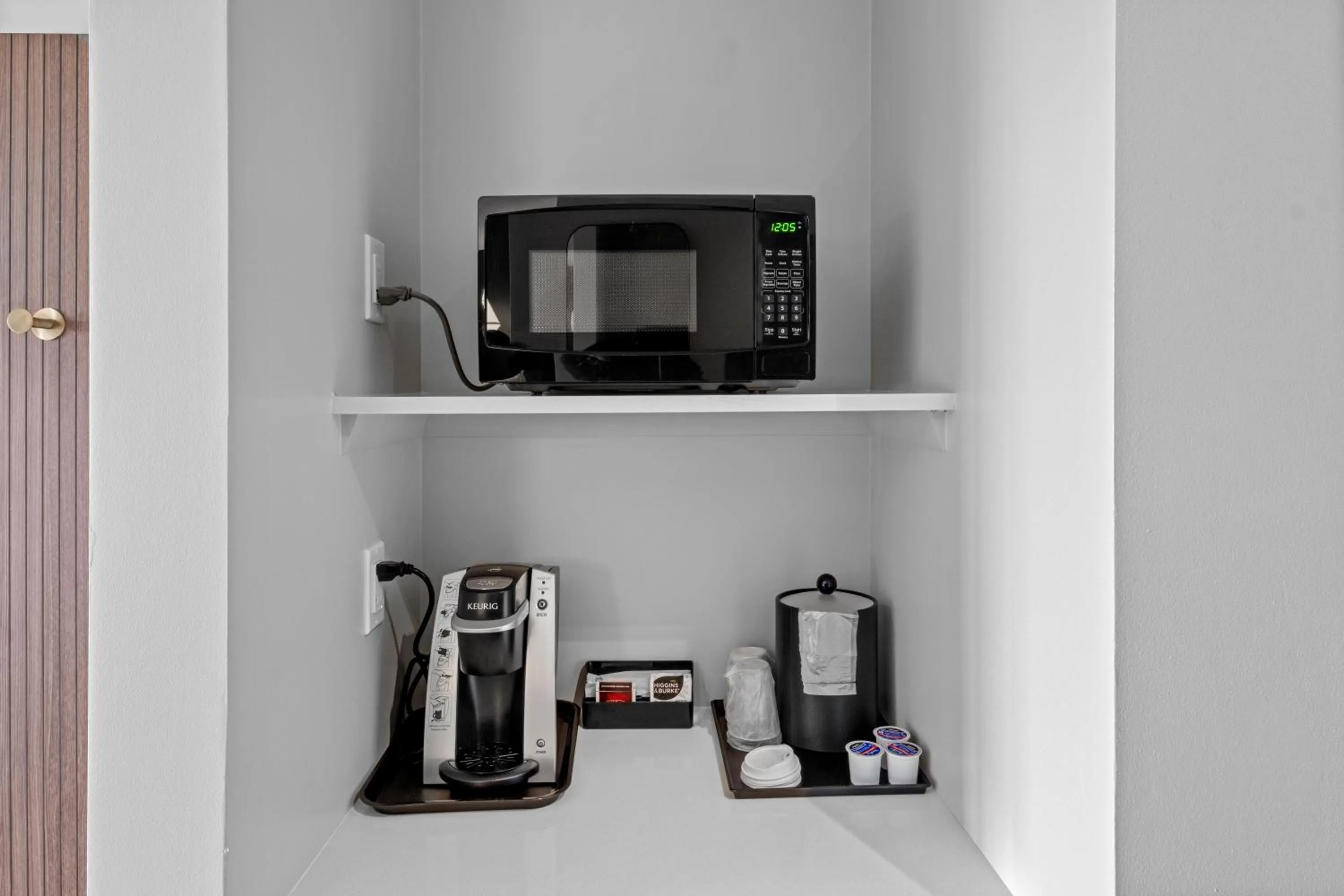 Kitchen or kitchenette in Holiday Inn Hotel & Suites Surrey East - Cloverdale by IHG