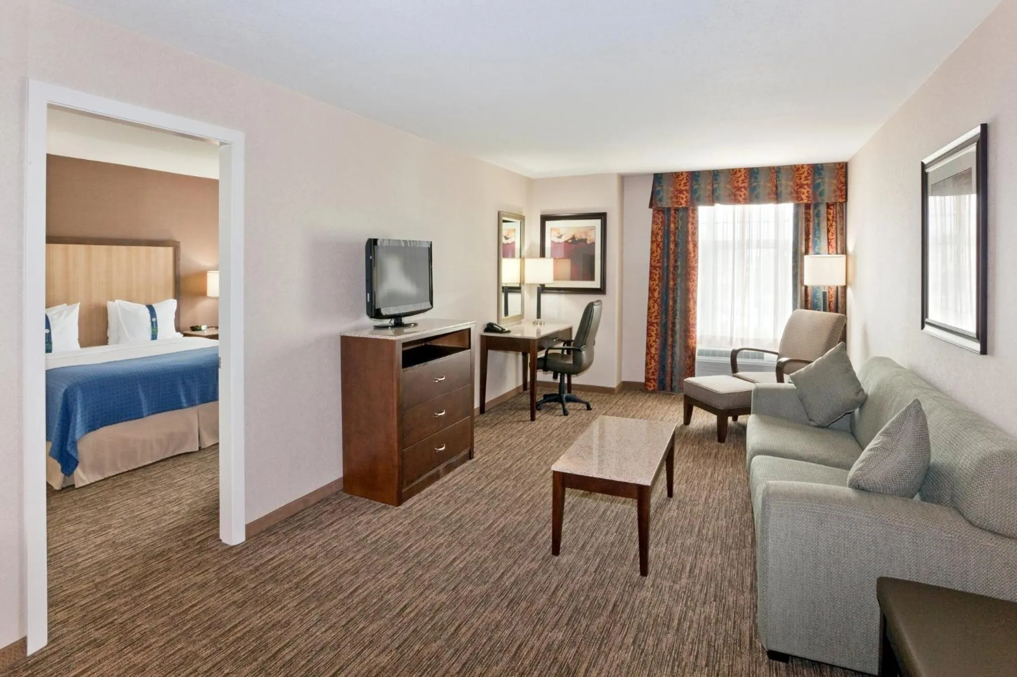 Photo of the whole room, Bed in Holiday Inn Hotel & Suites Surrey East - Cloverdale by IHG