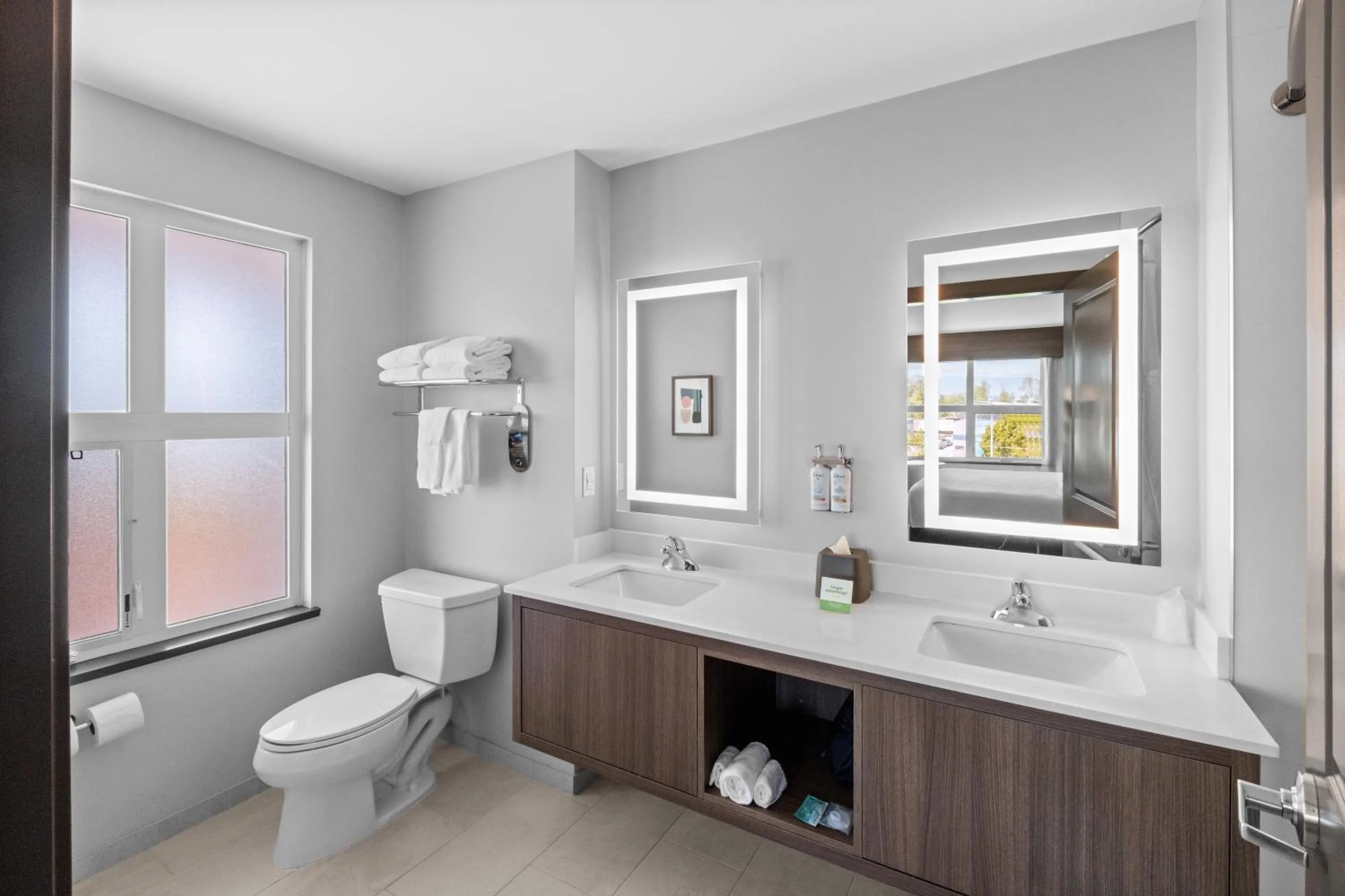 Bathroom in Holiday Inn Hotel & Suites Surrey East - Cloverdale by IHG