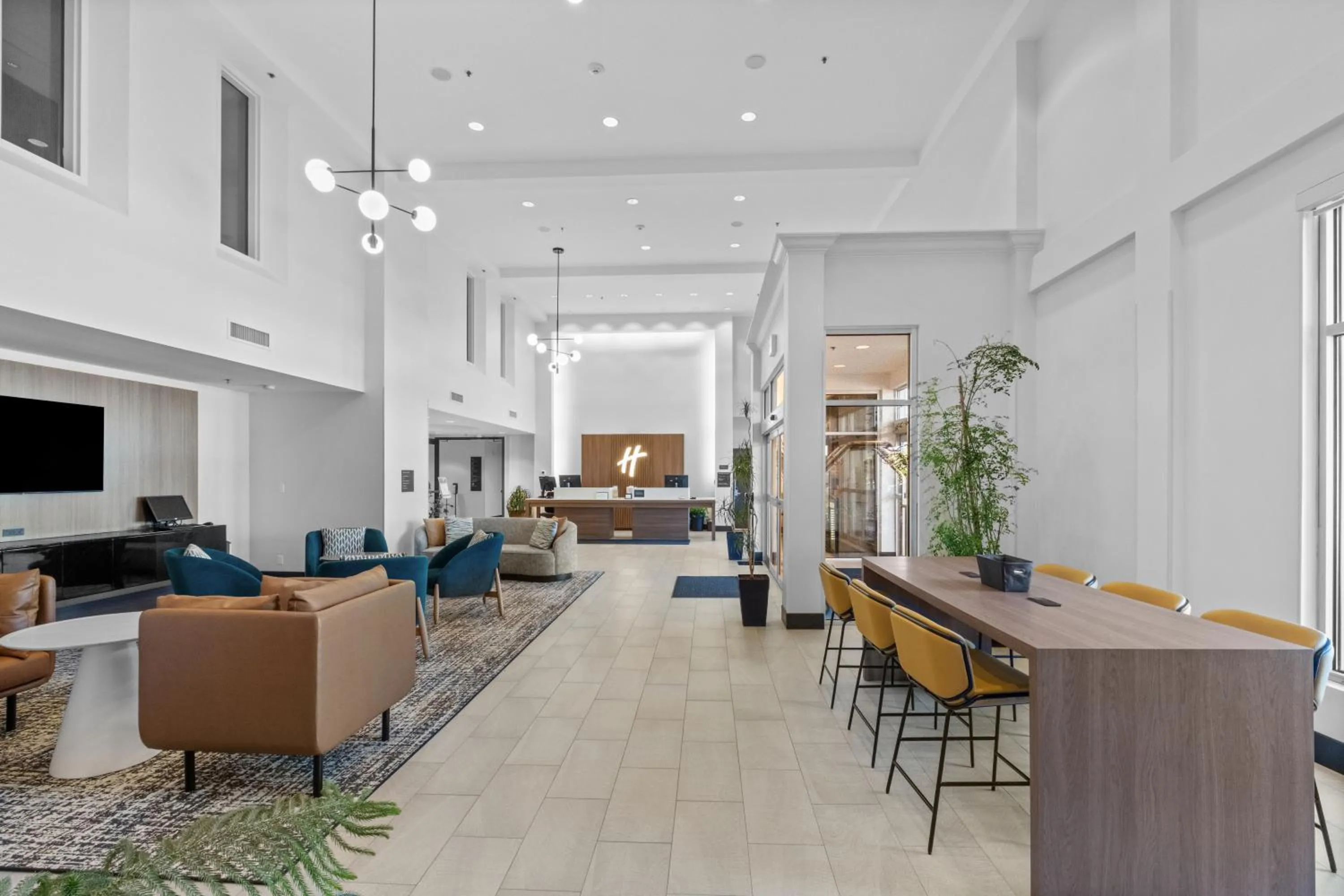 Lobby or reception in Holiday Inn Hotel & Suites Surrey East - Cloverdale by IHG