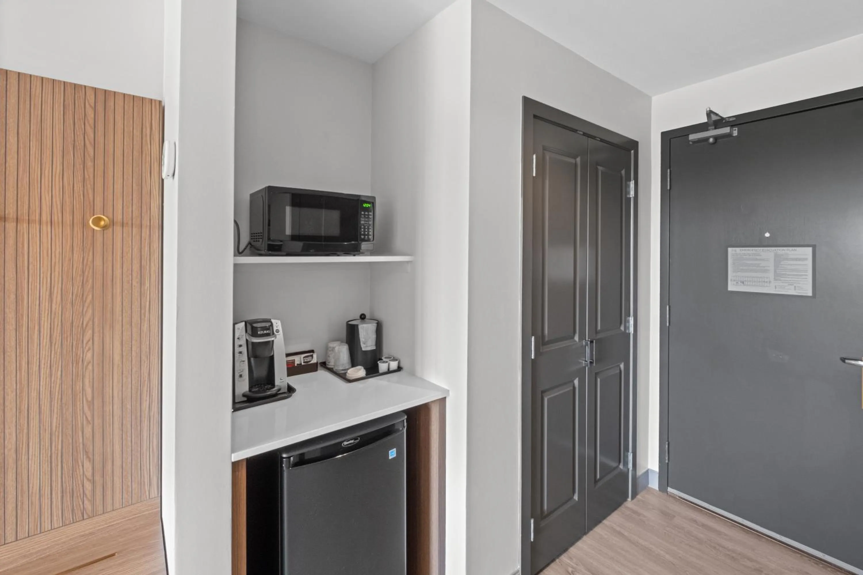Kitchen or kitchenette in Holiday Inn Hotel & Suites Surrey East - Cloverdale by IHG