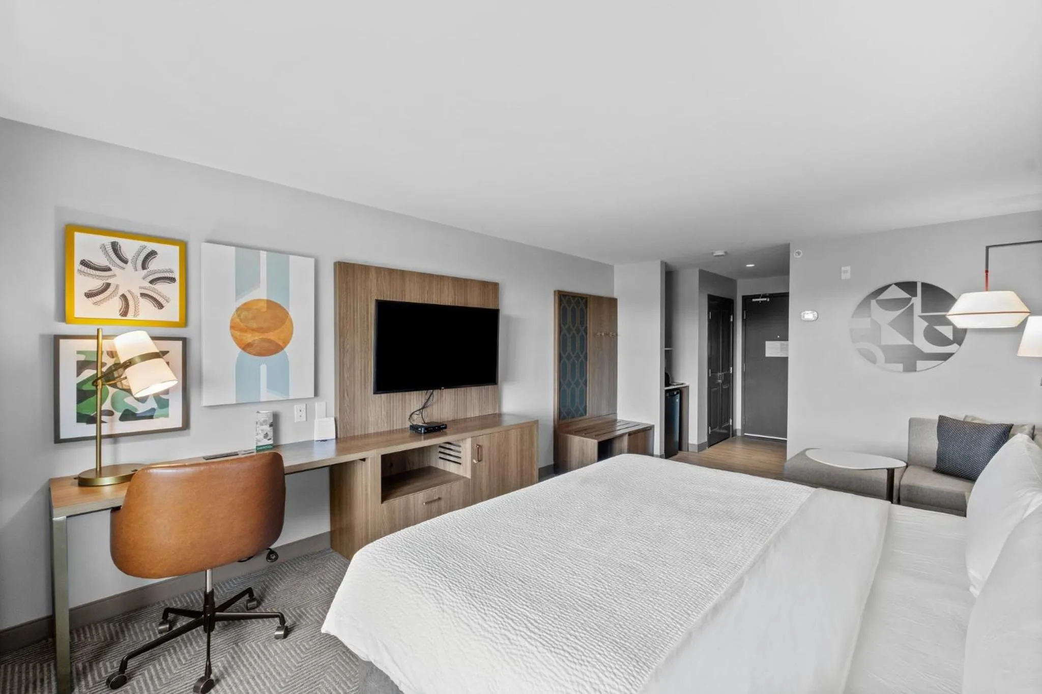 Photo of the whole room, Bed in Holiday Inn Hotel & Suites Surrey East - Cloverdale by IHG