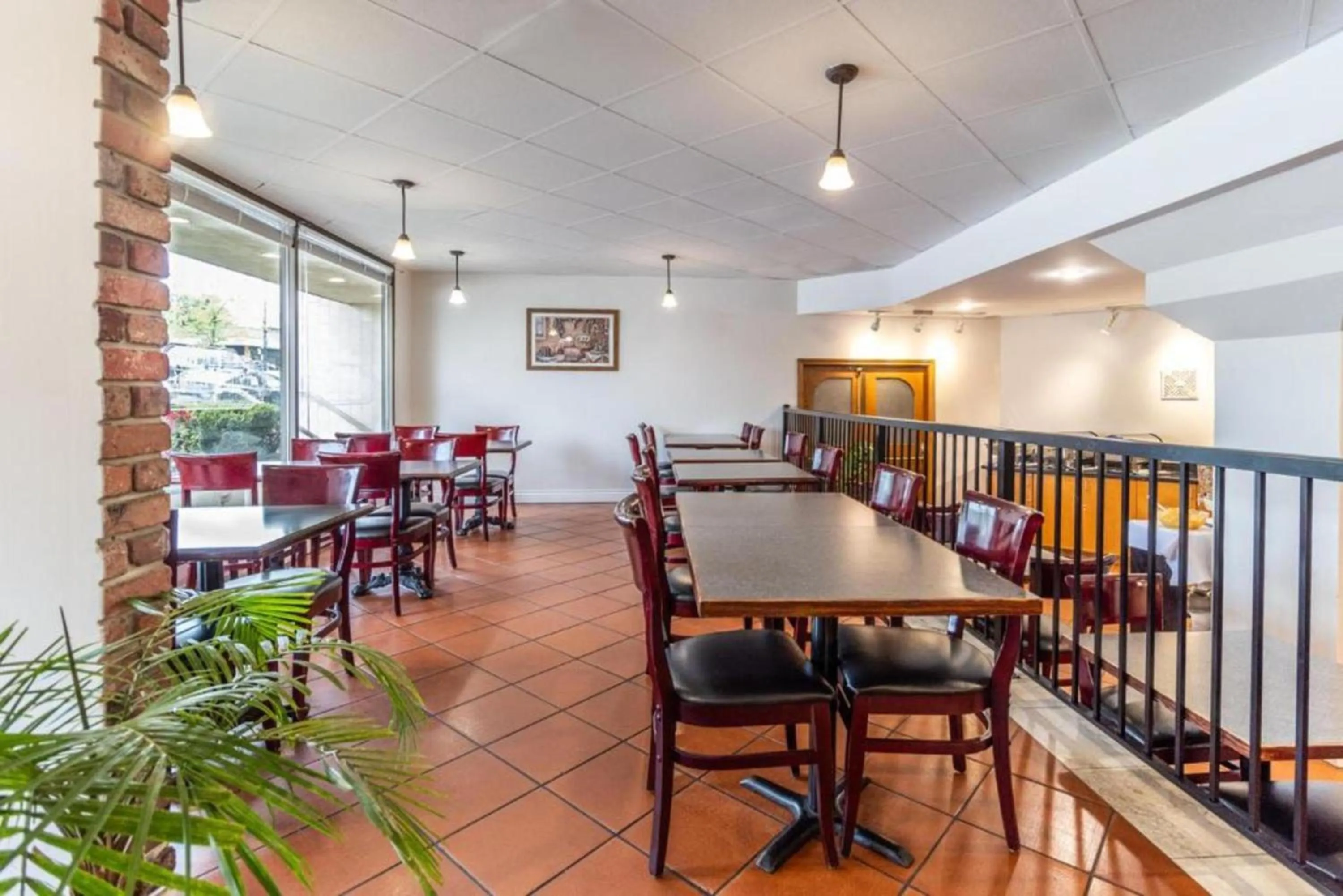 Restaurant/places to eat in Atrium Hotel Vancouver