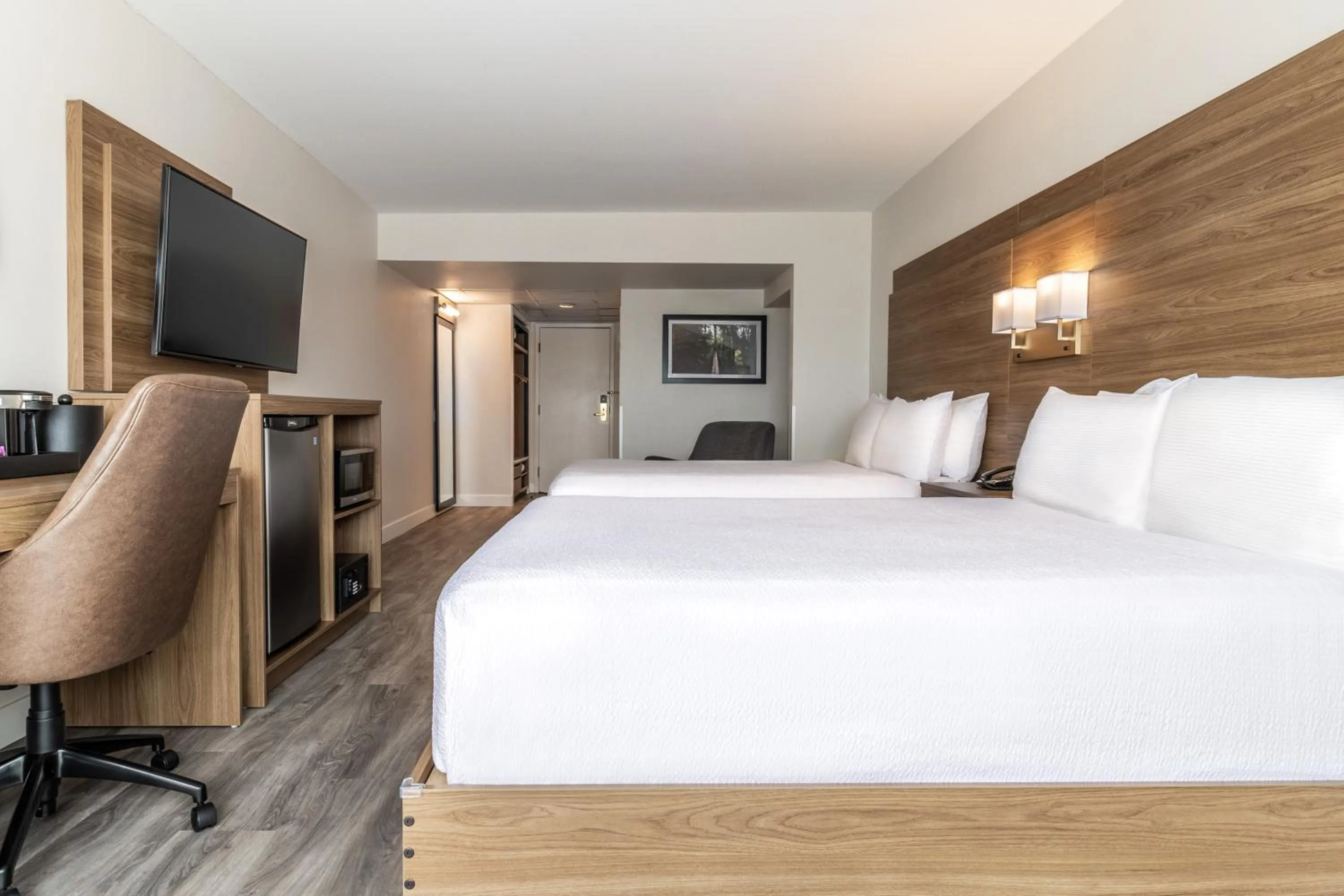 Bed in Atrium Hotel Vancouver