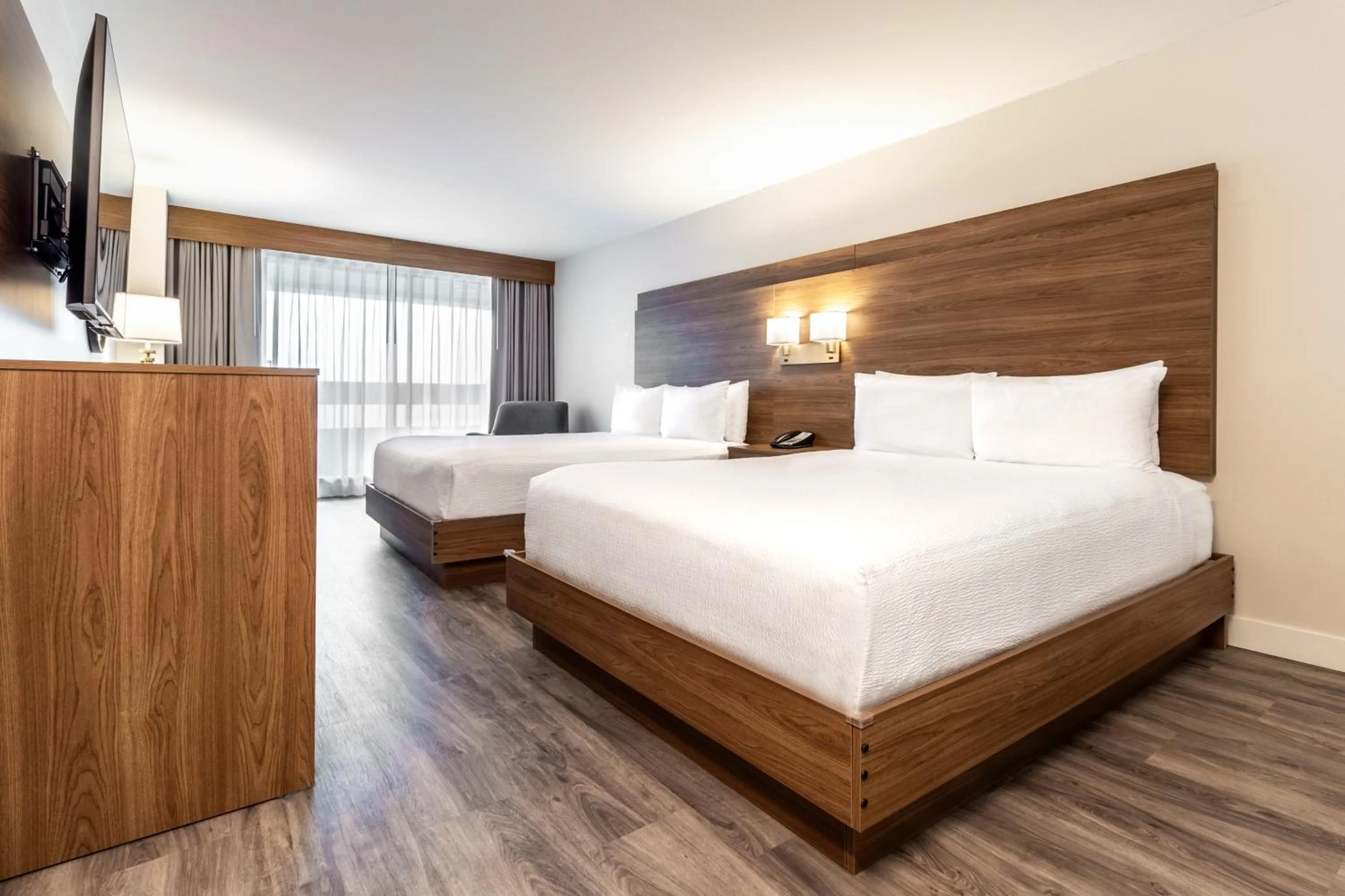 Bedroom, Bed in Atrium Hotel Vancouver