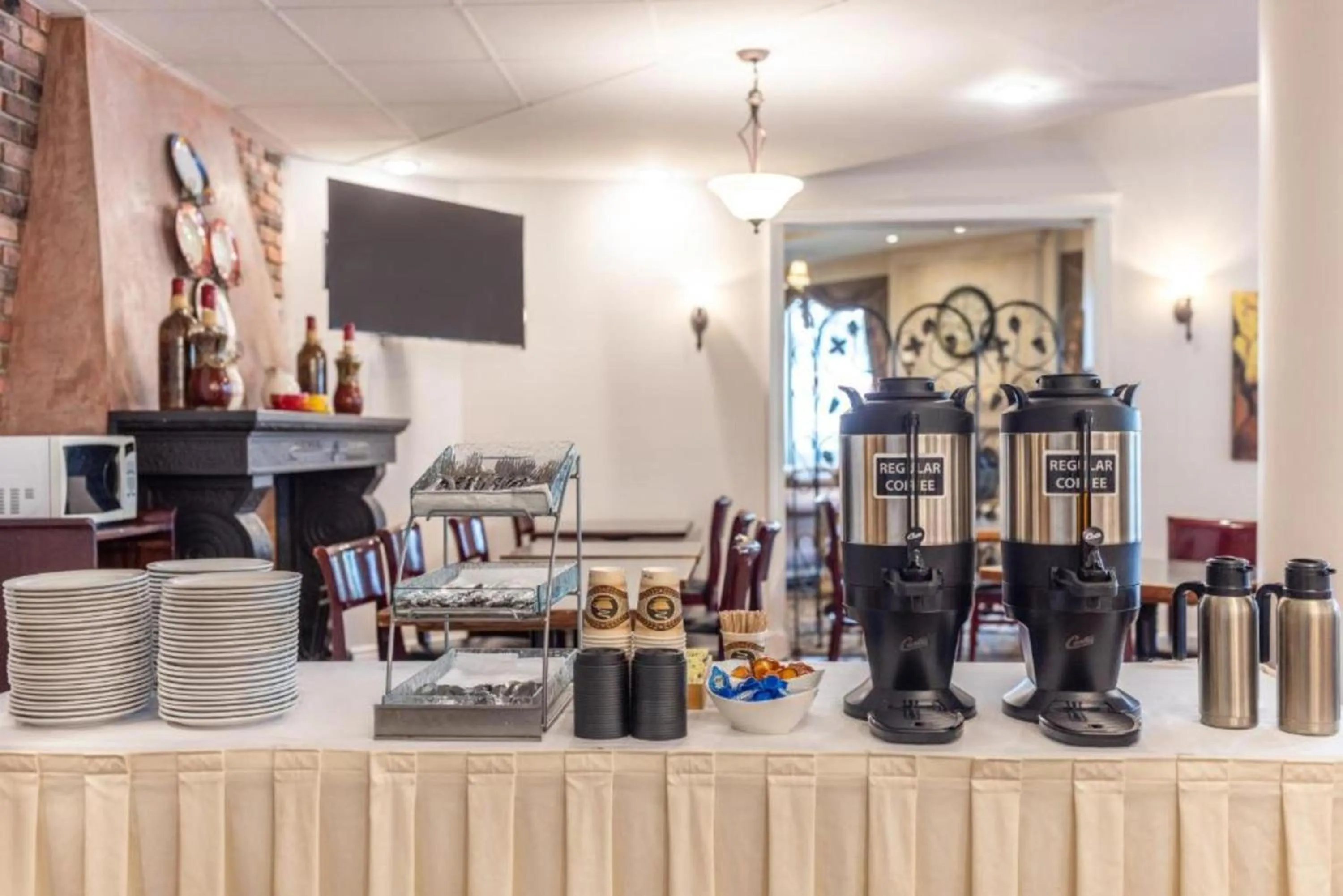 Breakfast in Atrium Hotel Vancouver