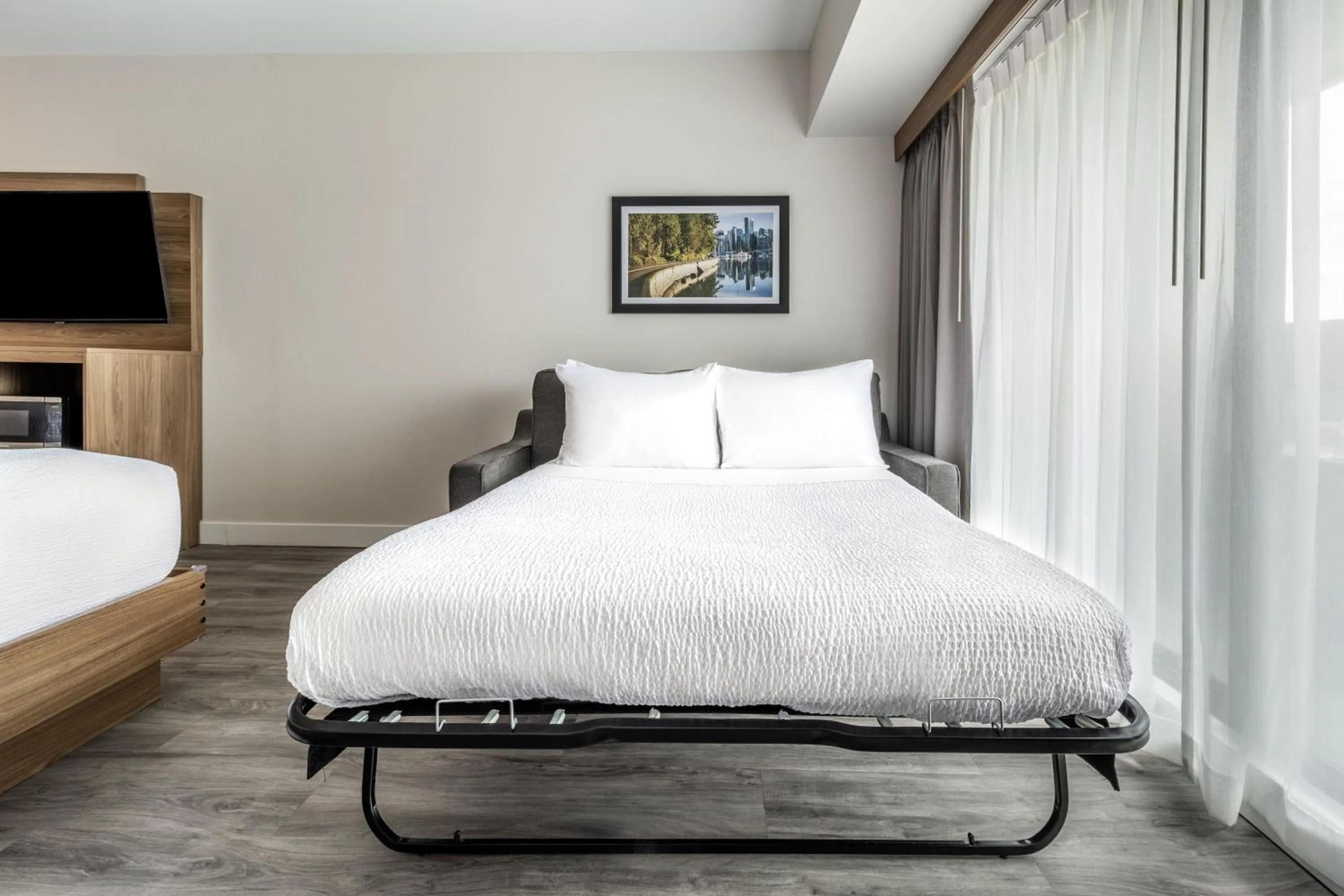 Bed in Atrium Hotel Vancouver