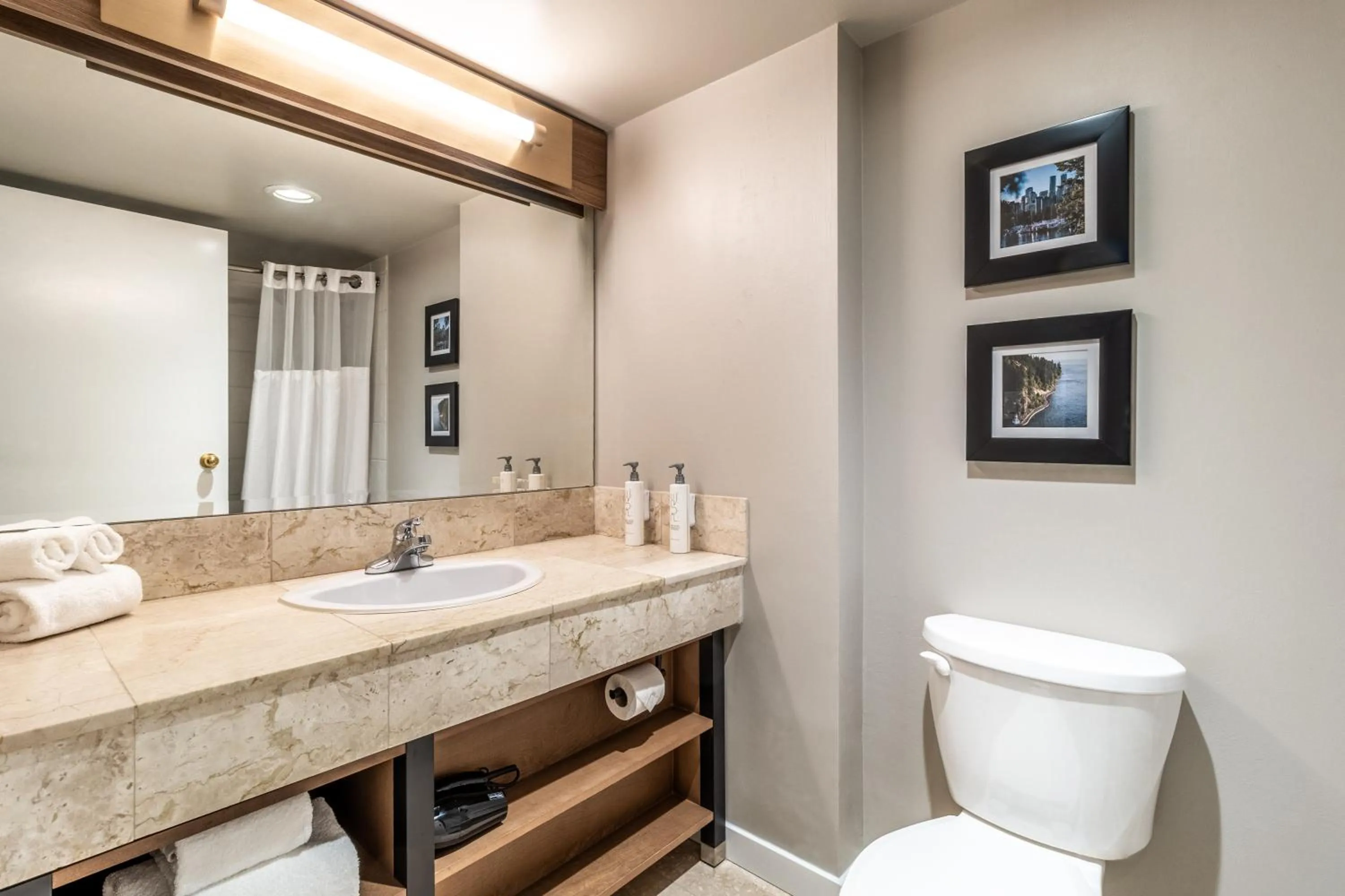 Toilet in Atrium Hotel Vancouver